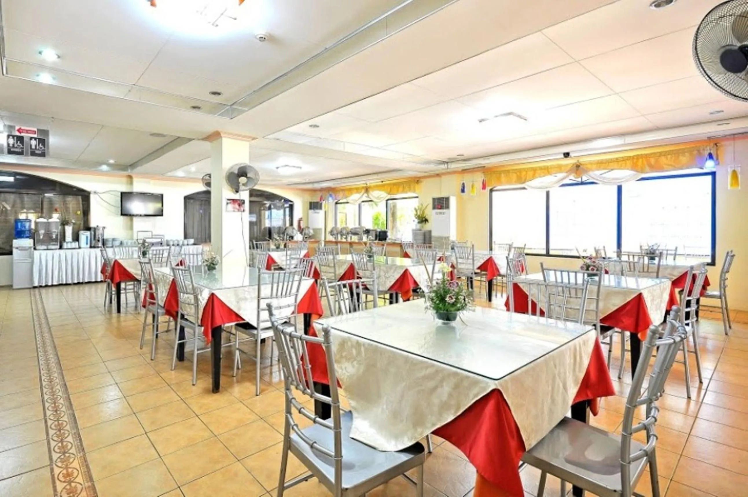 Restaurant/places to eat in Boracay Holiday Resort