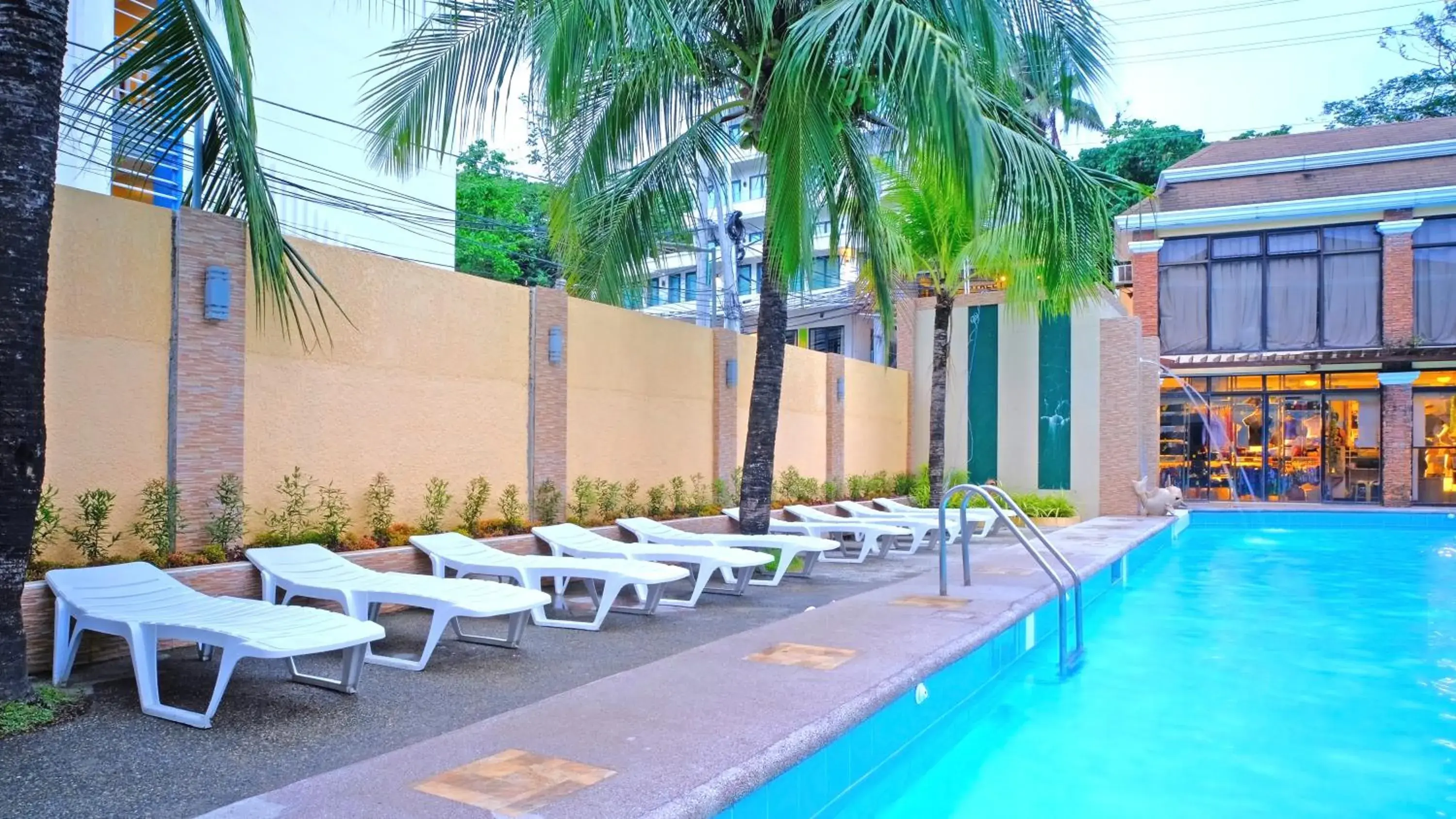 Swimming pool in Boracay Holiday Resort Swimming pool in Boracay Holiday Resort