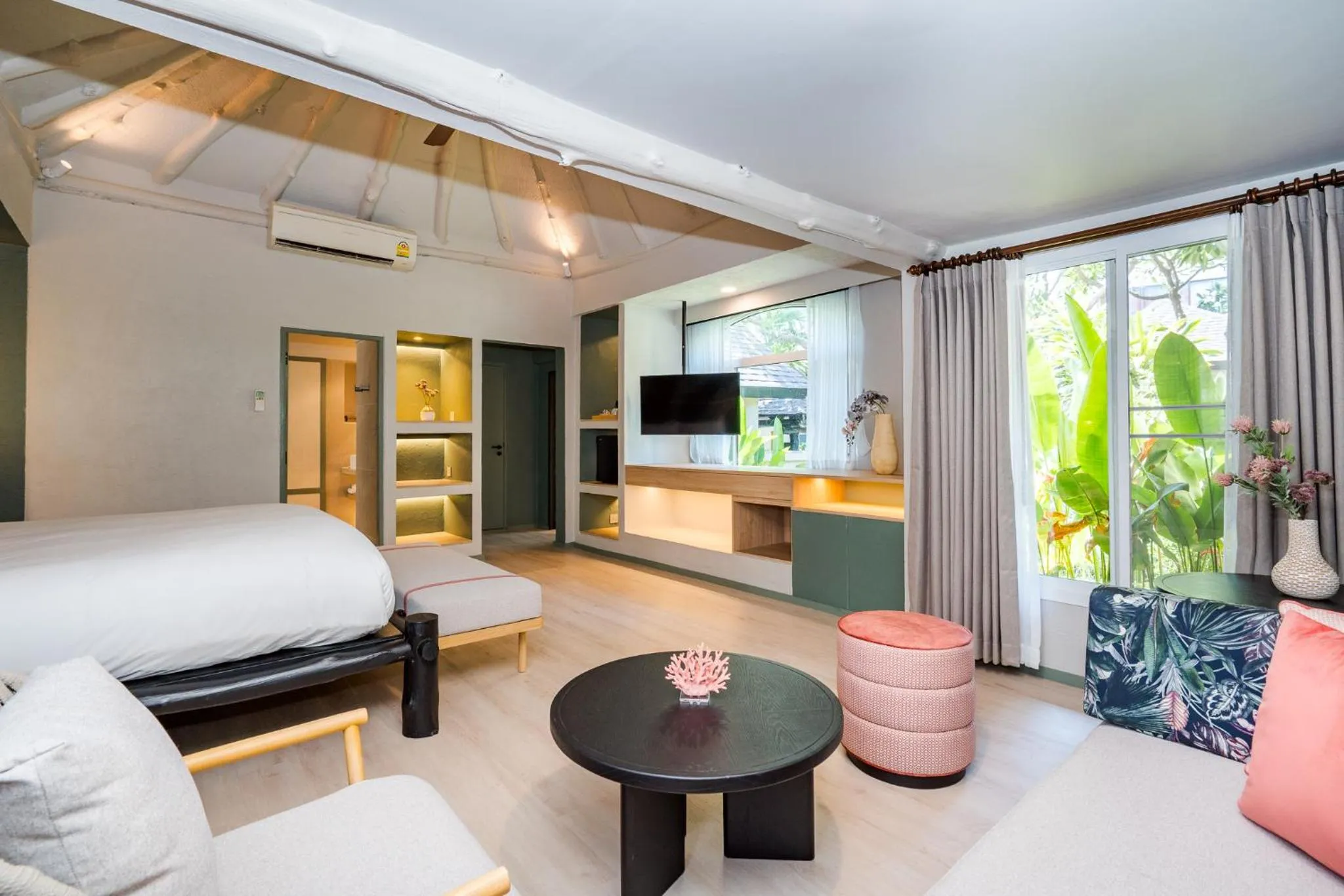 Photo of the whole room, Bed in Davinia Hua Hin Resort