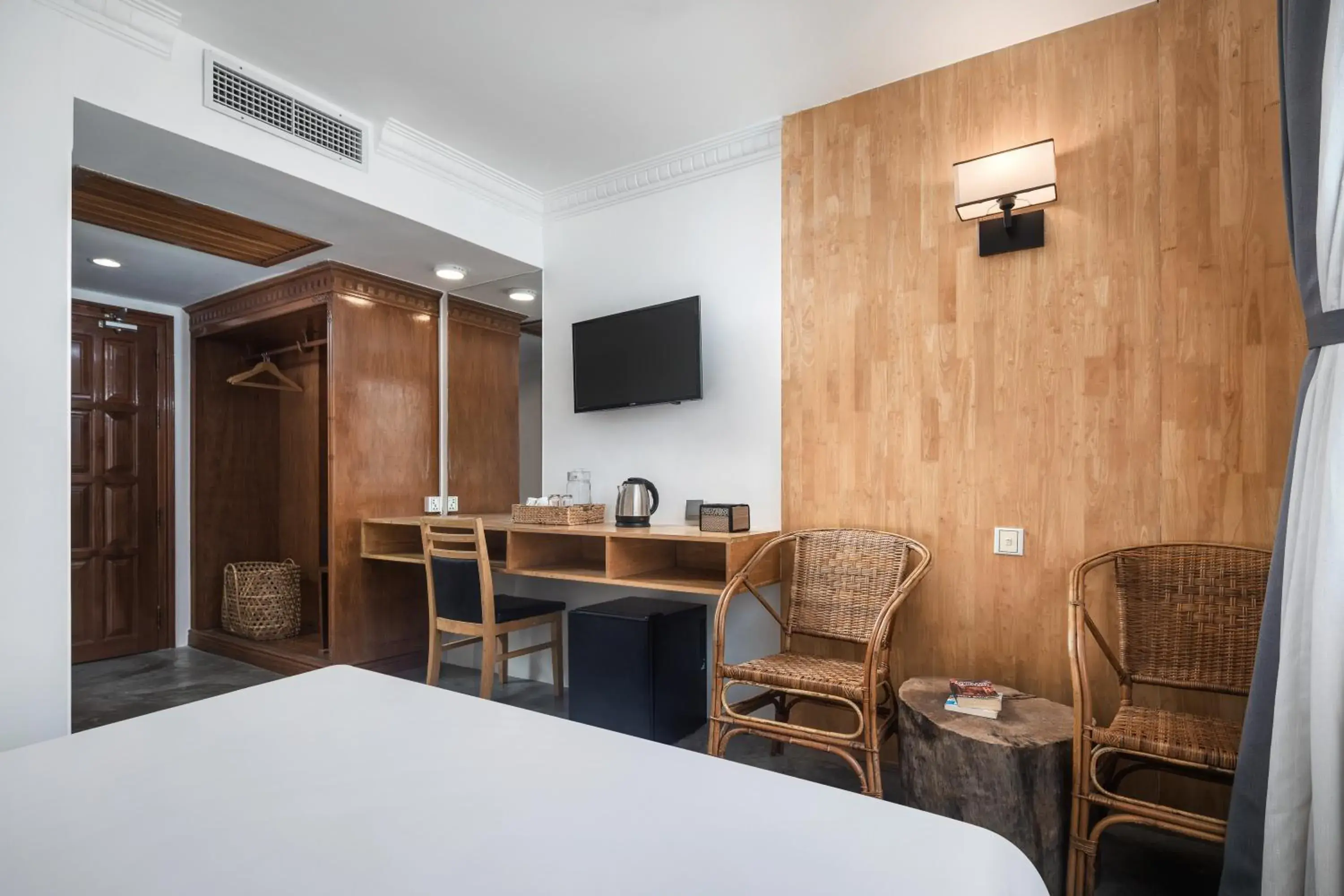 Bed in Pacific Hotel Bed in Pacific Hotel