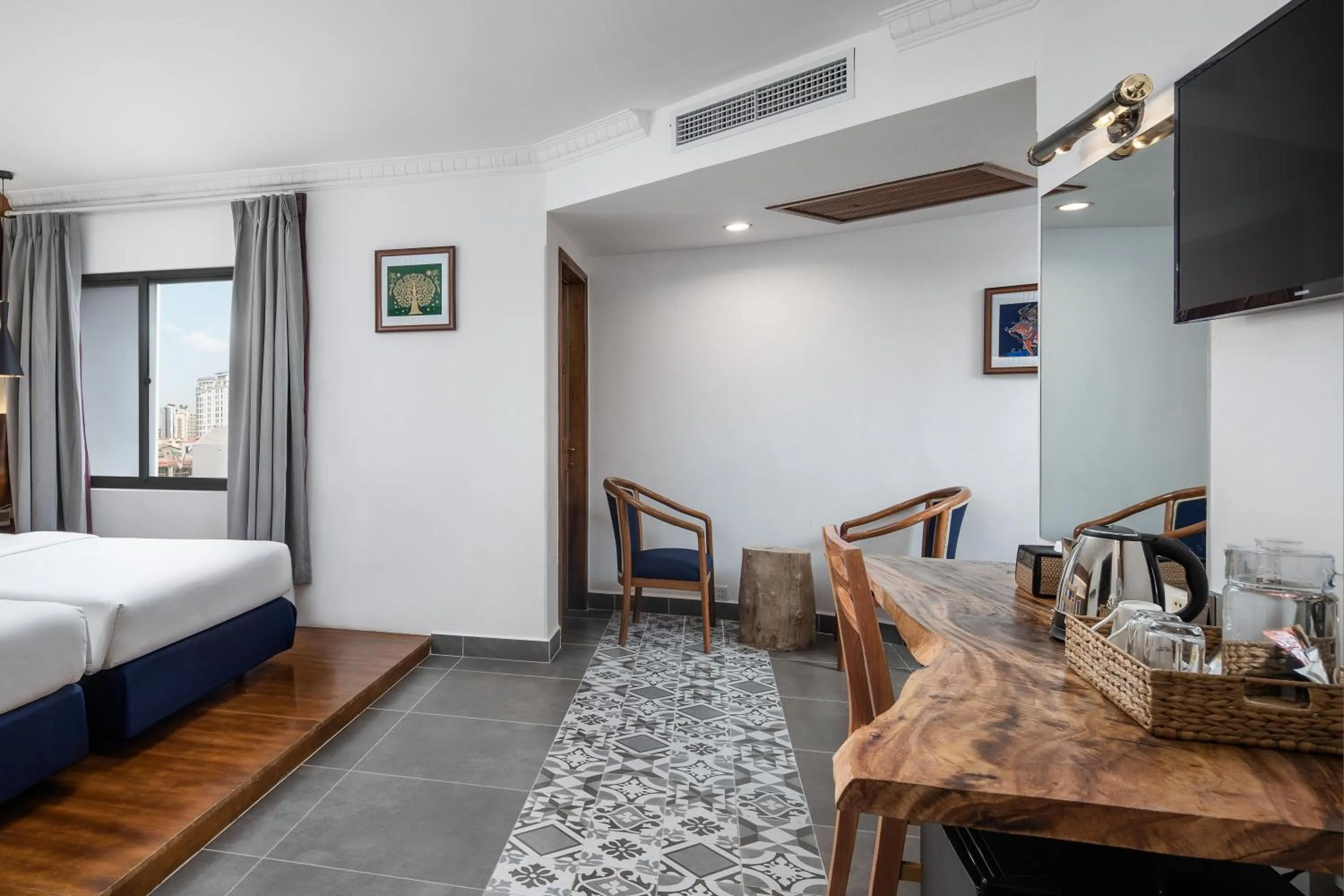 Bedroom, Bed in Pacific Hotel