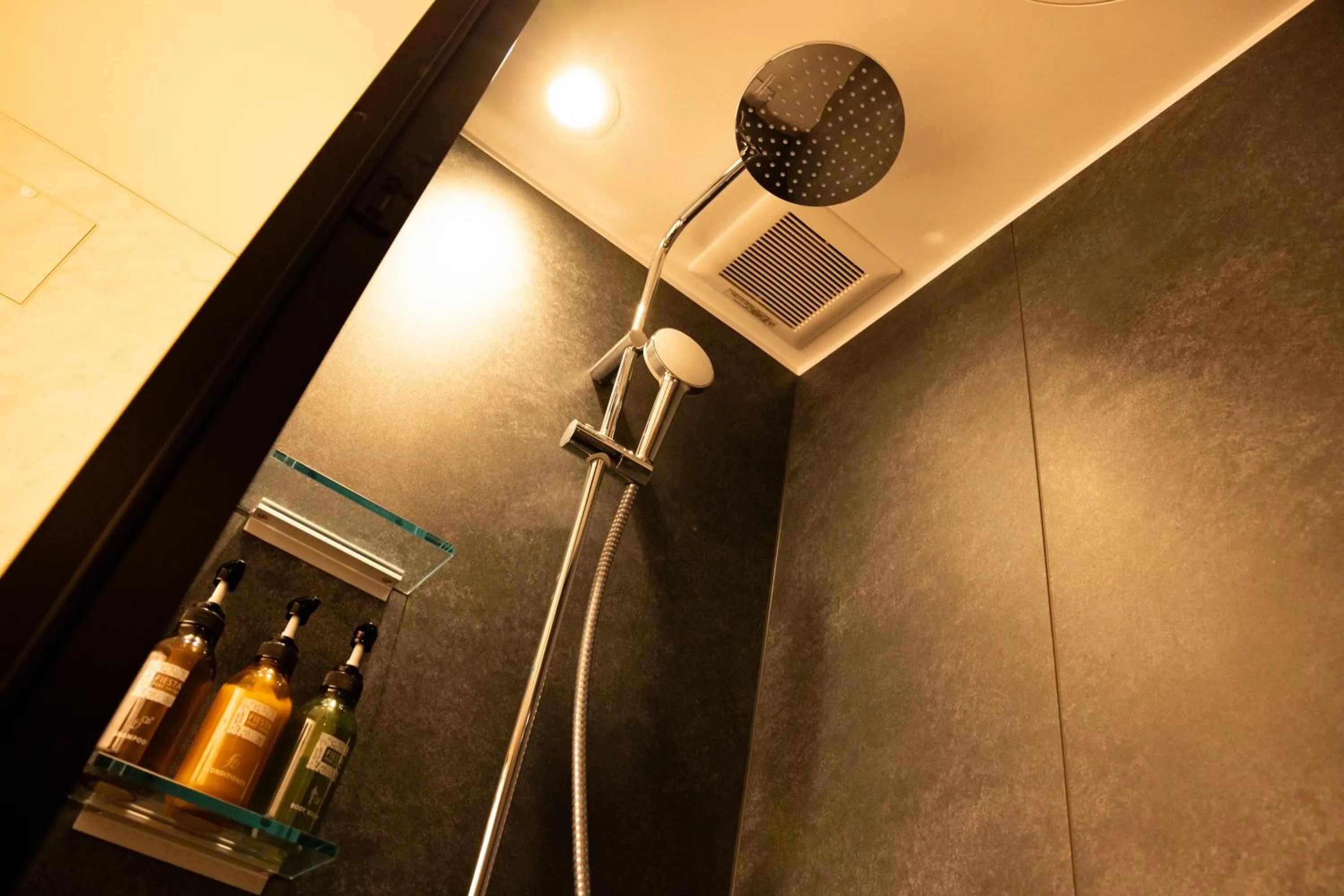 Shower in Ryokan Asakusa Shigetsu