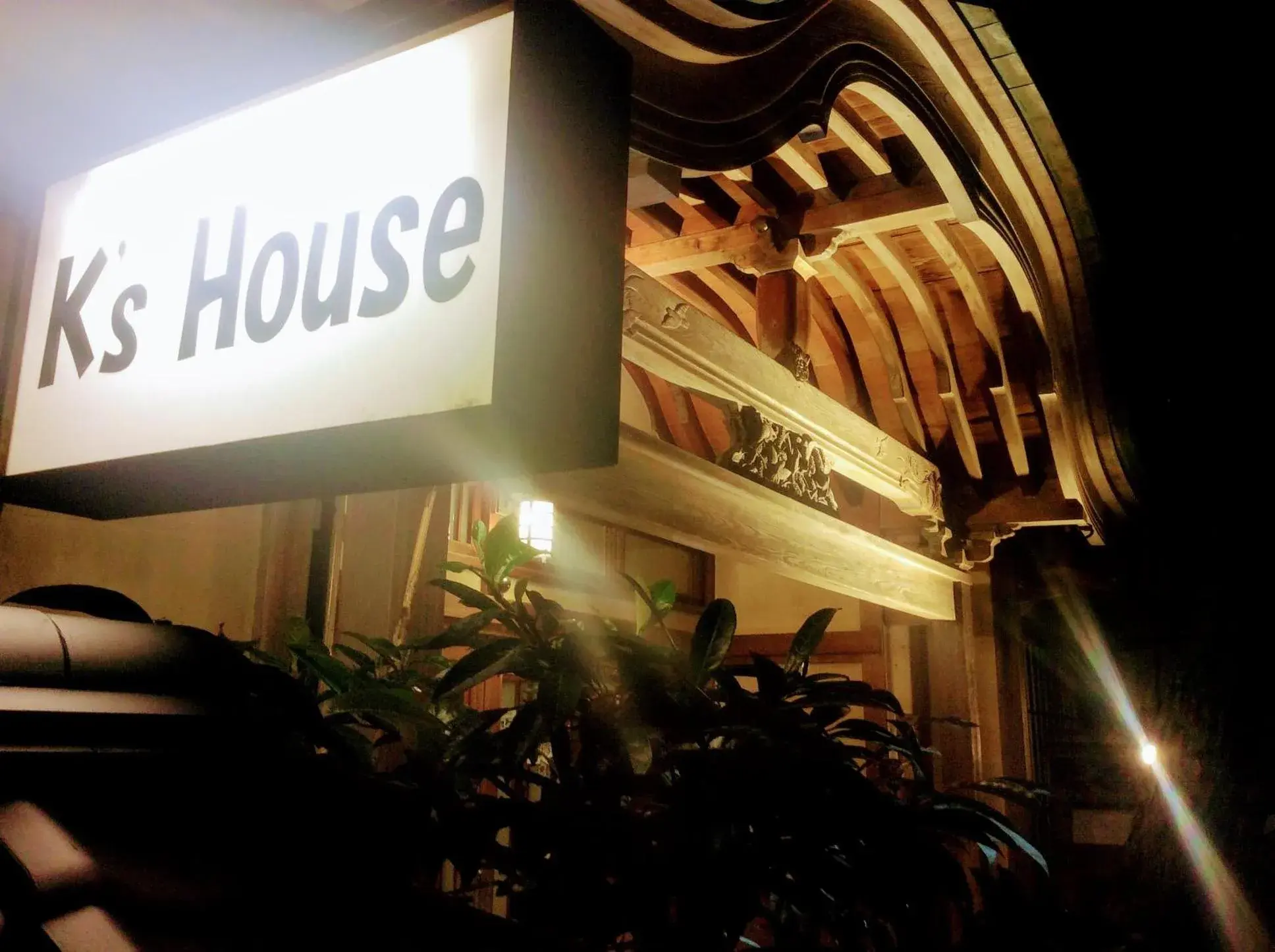 Facade/entrance in K's House Ito Onsen - Historical Ryokan Hostel Facade/entrance in K's House Ito Onsen - Historical Ryokan Hostel