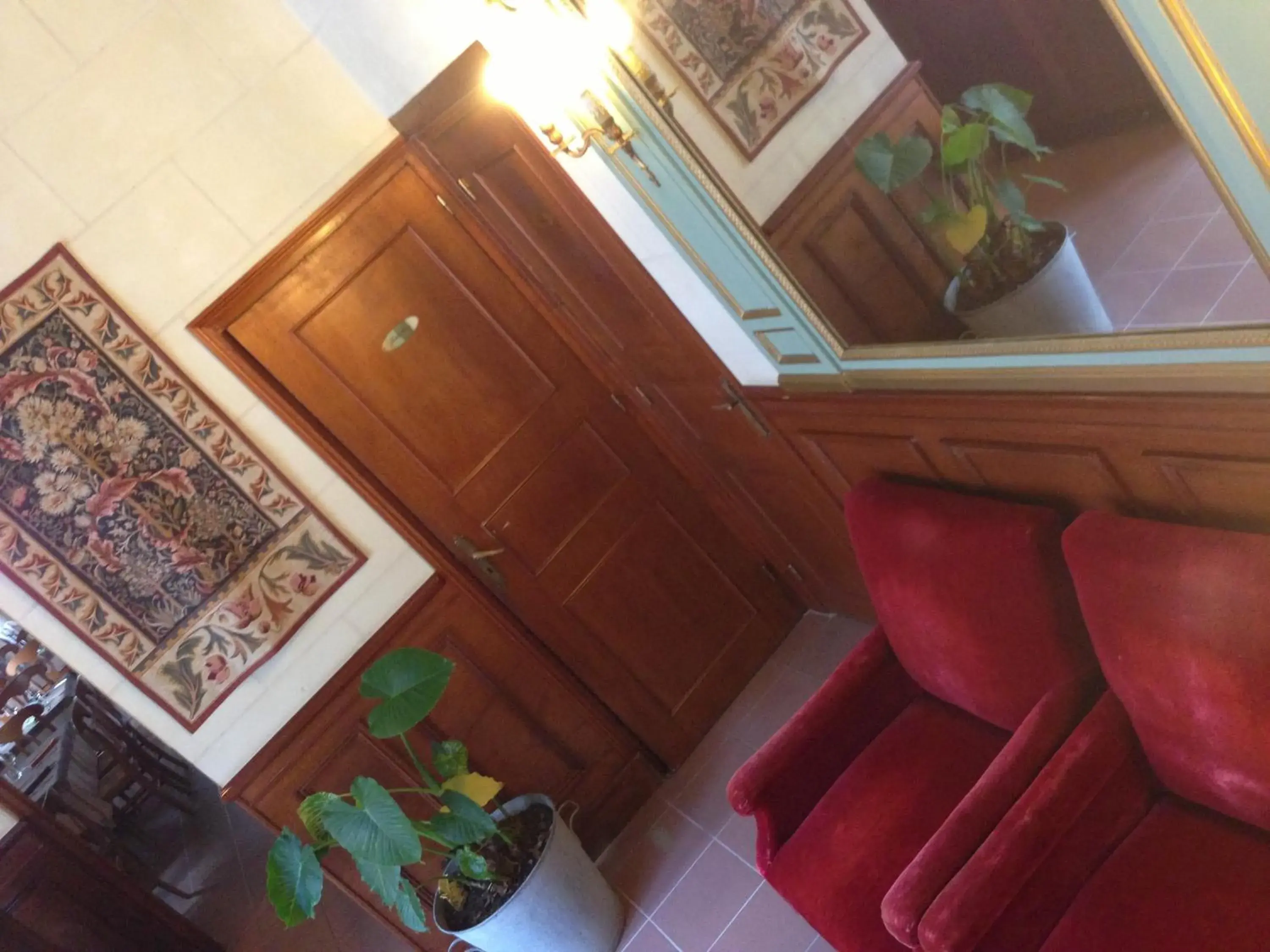 Lobby or reception in Logis Hôtels Restaurant Le Relais Chenonceaux Lobby or reception in Logis Hôtels Restaurant Le Relais Chenonceaux