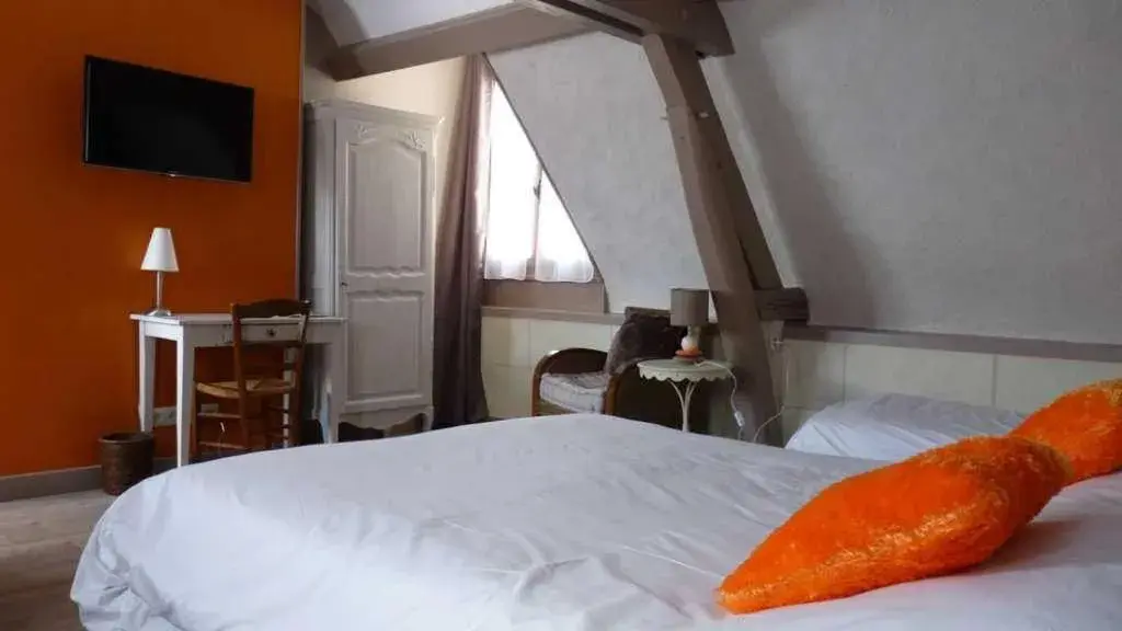 Double Room in Logis Hôtels Restaurant Le Relais Chenonceaux Double Room in Logis Hôtels Restaurant Le Relais Chenonceaux