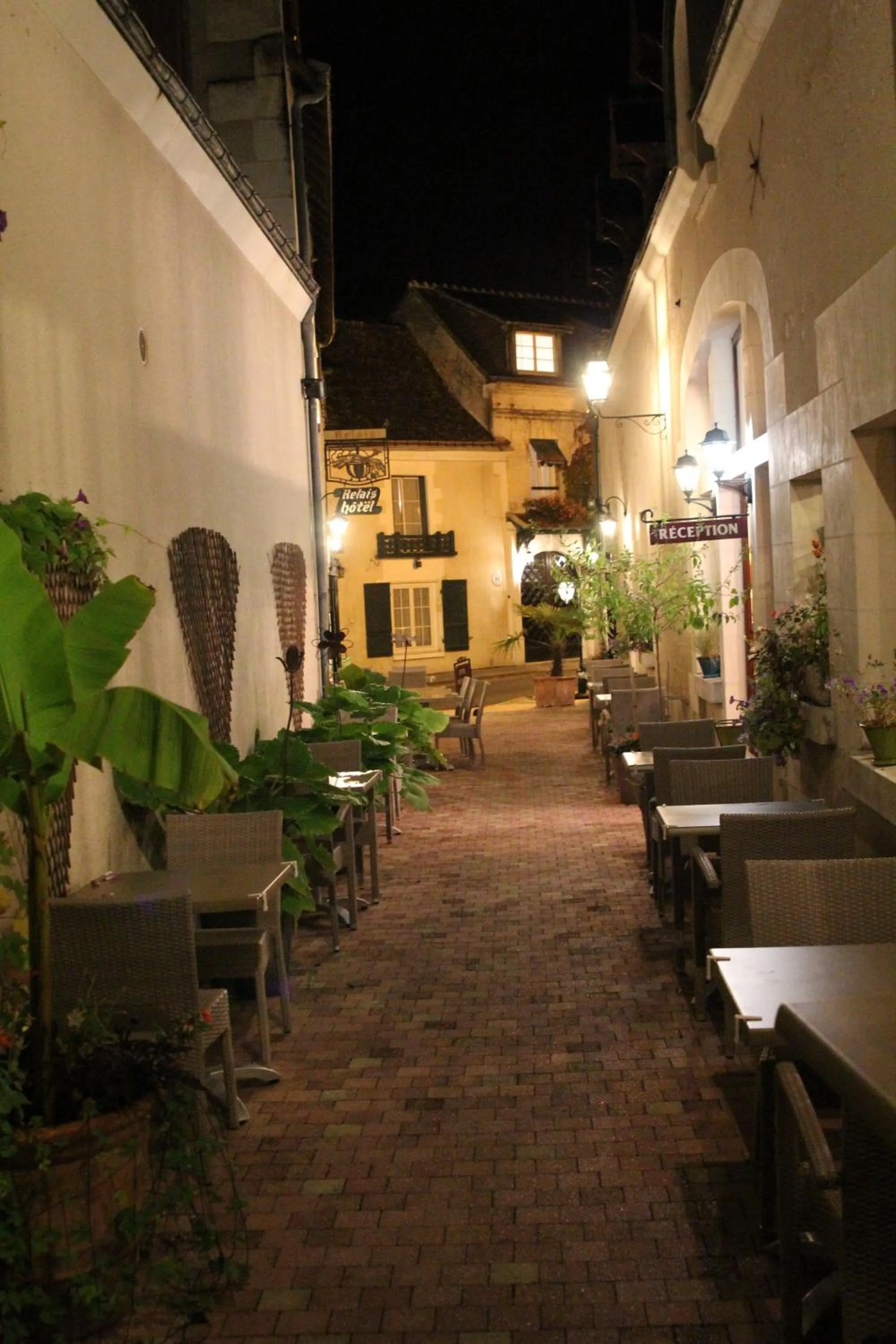 Patio in Logis Hôtels Restaurant Le Relais Chenonceaux