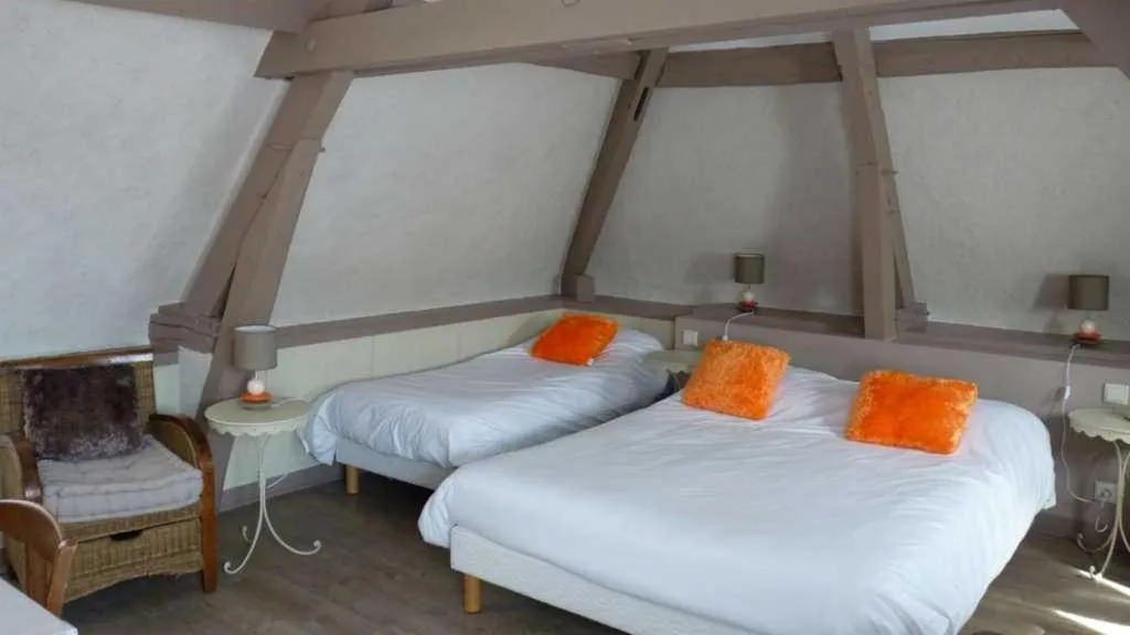 Bed in Logis Hôtels Restaurant Le Relais Chenonceaux