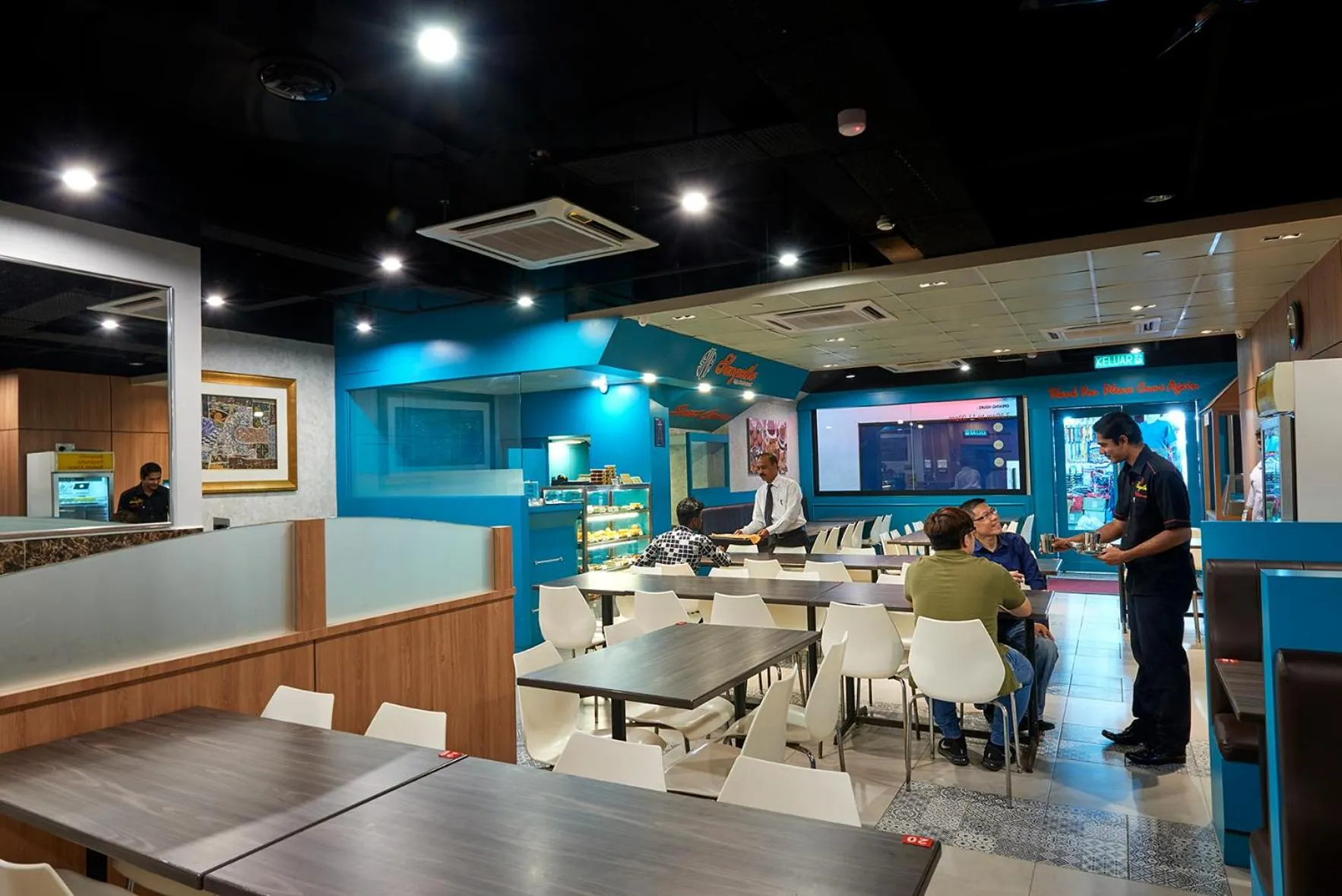 Restaurant/places to eat in Palace Hotel