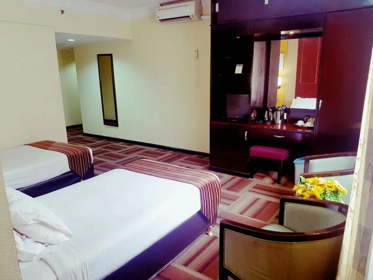 Photo of the whole room, Bed in Palace Hotel