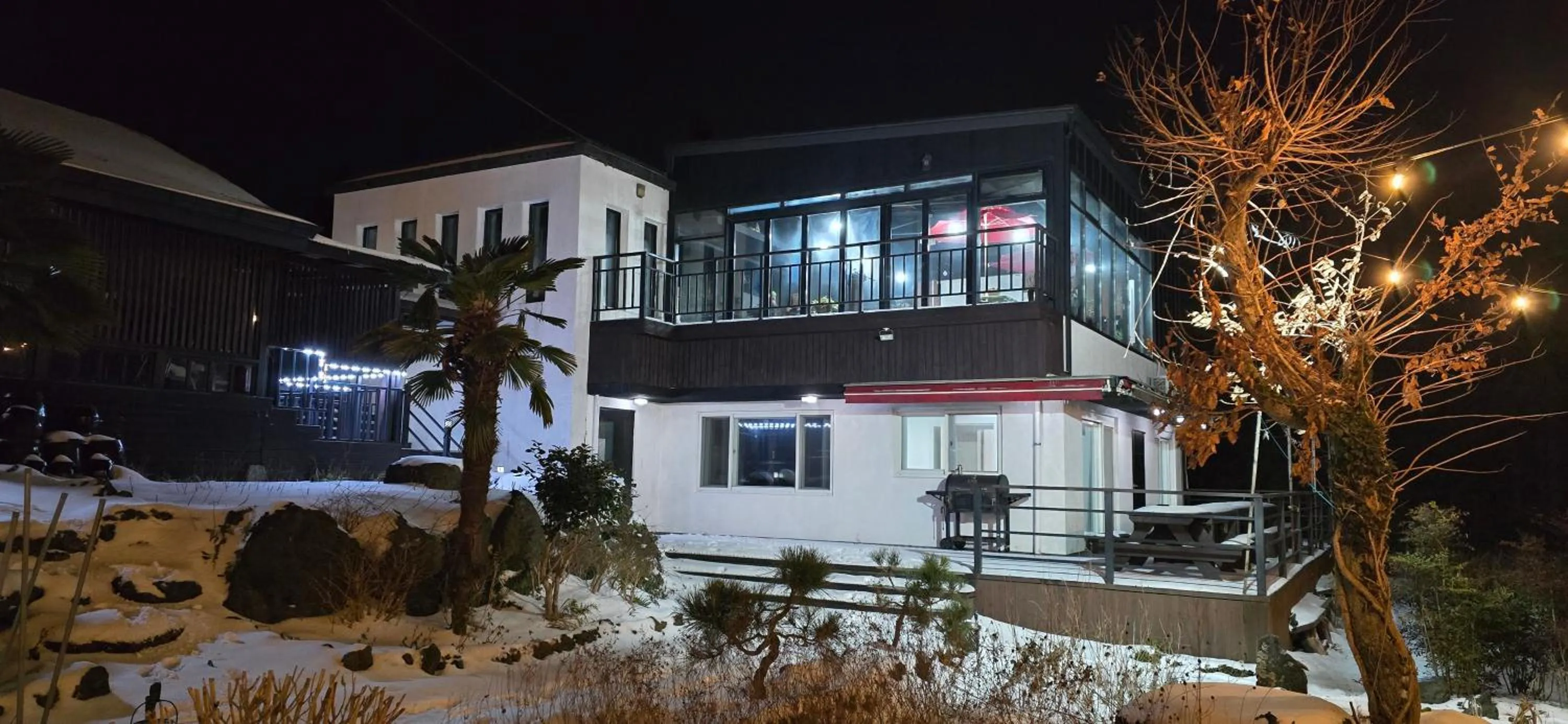 Gotjawal Geomunoreum Pension