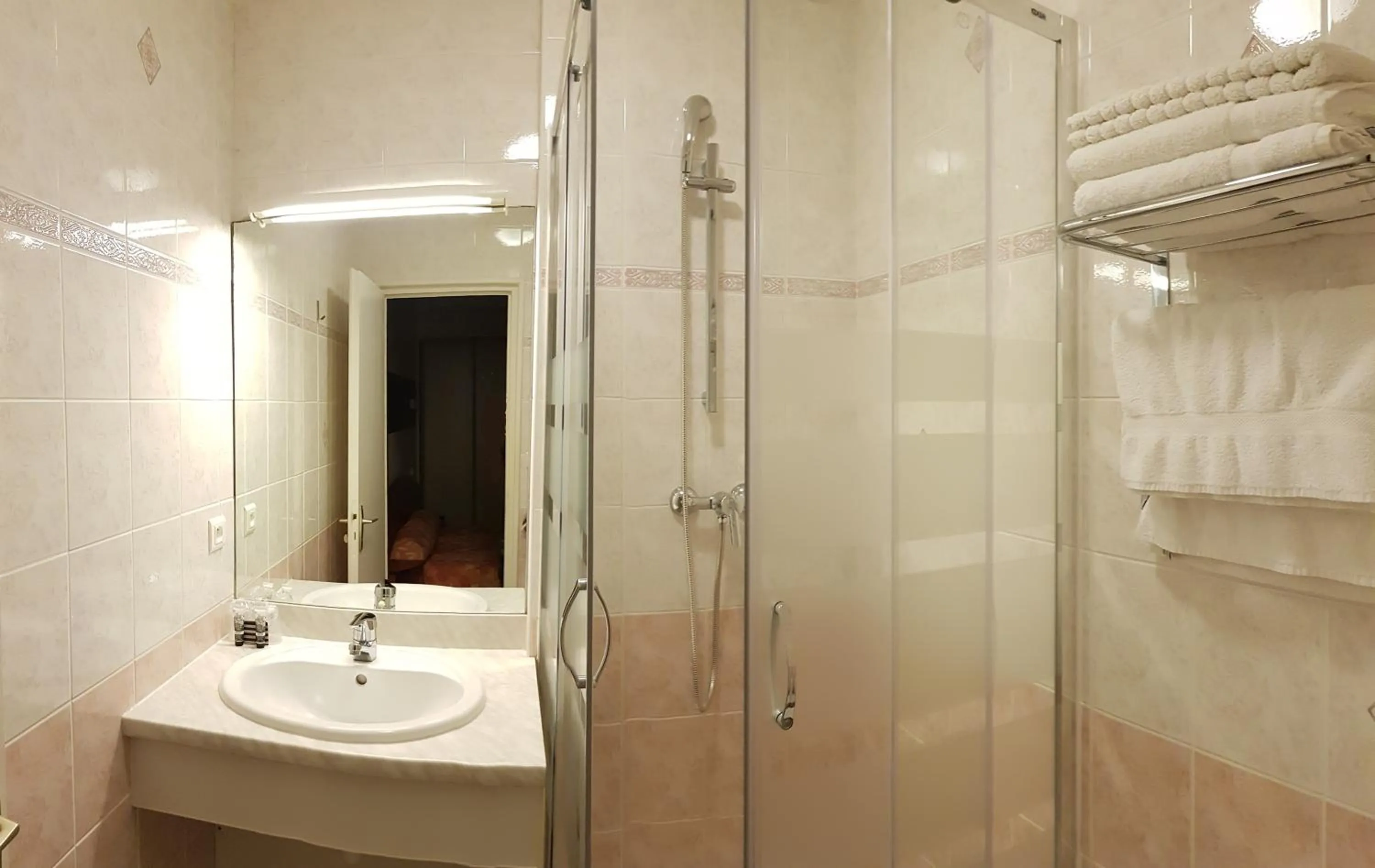 Twin Room in Hotel de La Paix