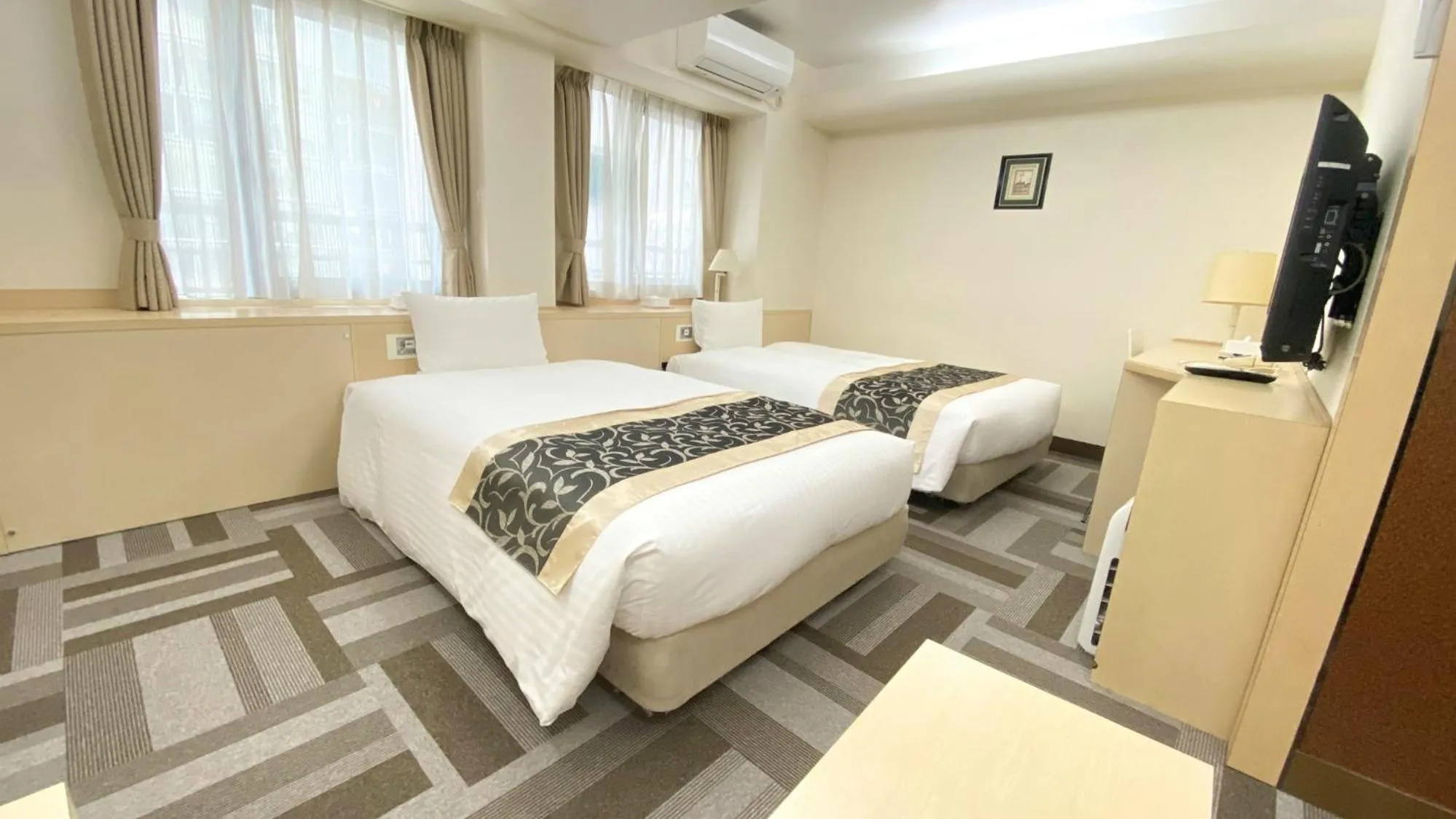 Photo of the whole room, Bed in Hotel Chatelet Inn Kyoto