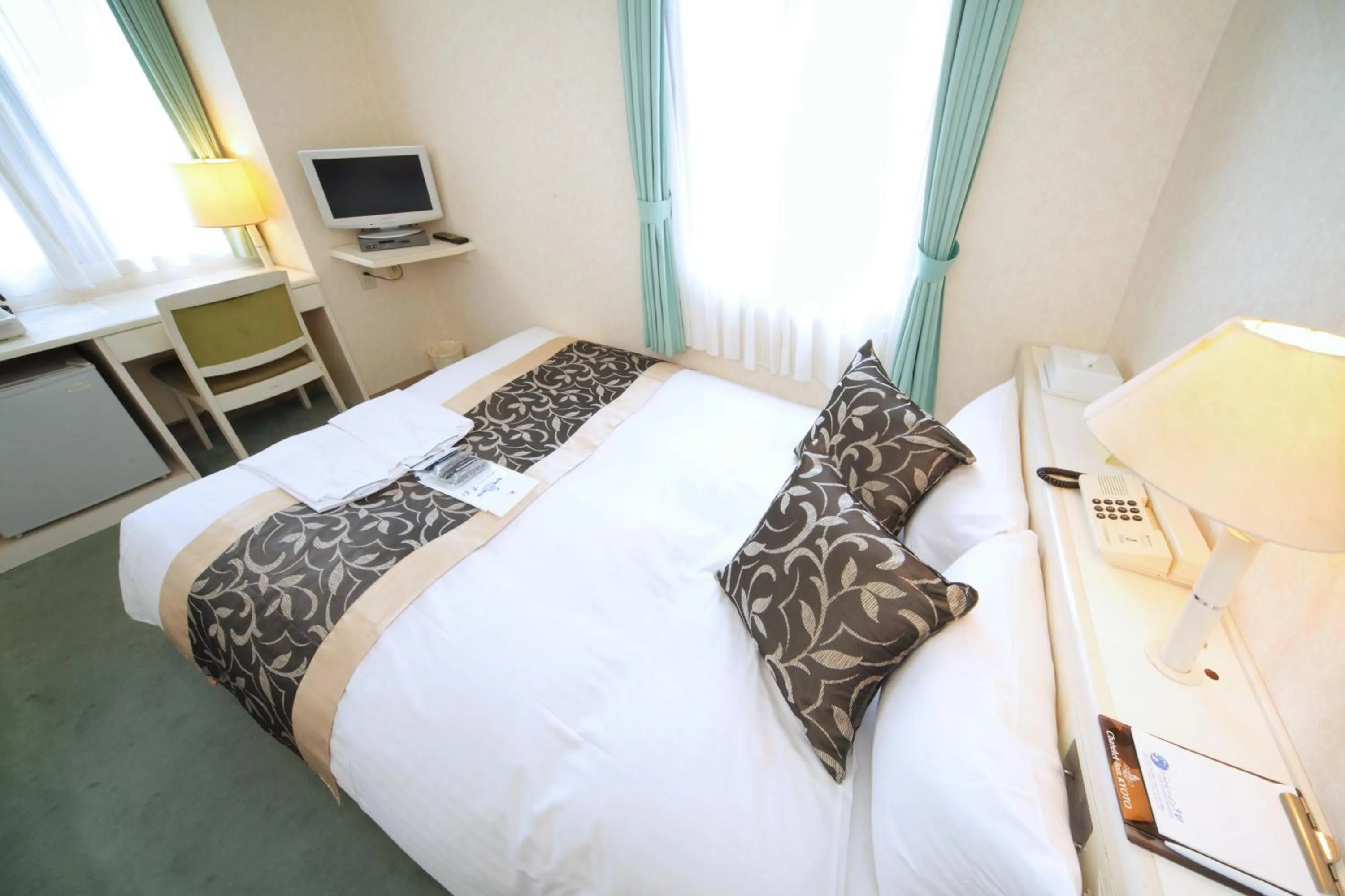 Bed in Hotel Chatelet Inn Kyoto