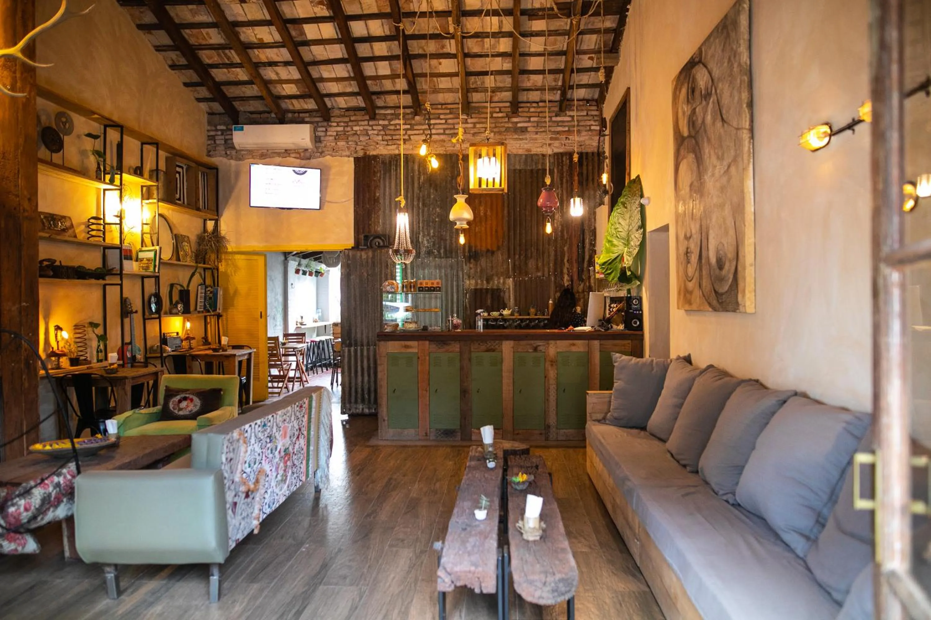 Pura Vida YerbaBuena Suite & Host