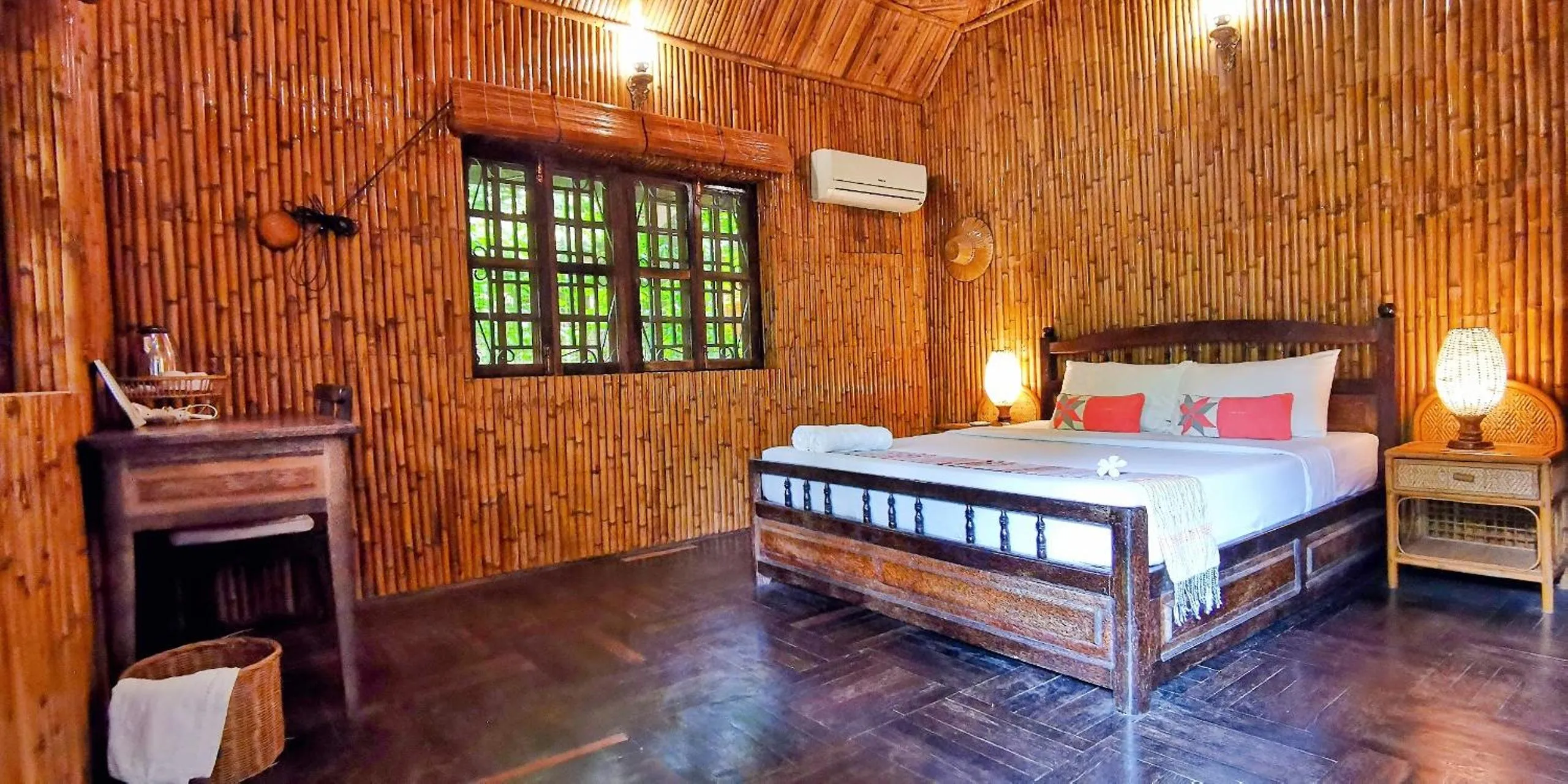 Guests, Bed in Palm Village Resort & Spa