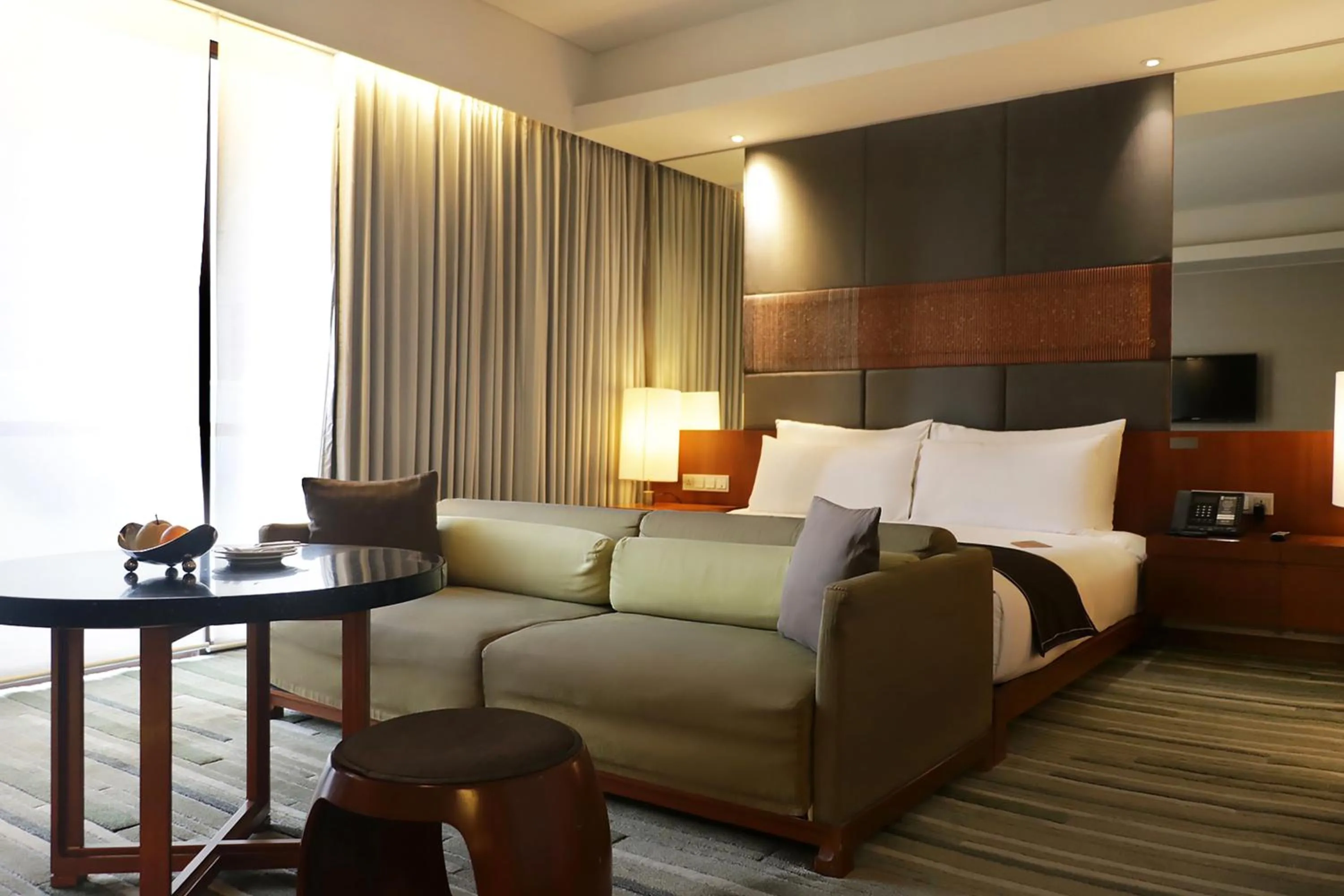 Bed in Hansar Bangkok Hotel