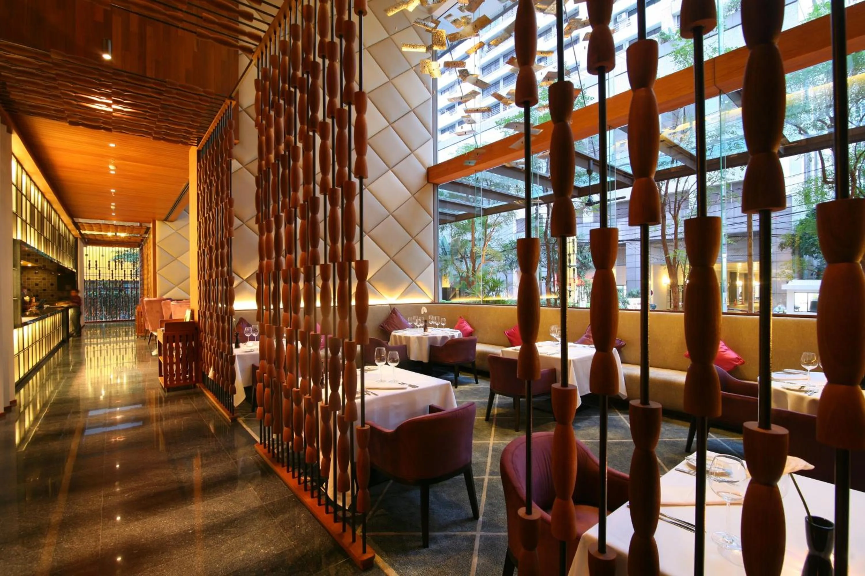 Restaurant/places to eat in Hansar Bangkok Hotel