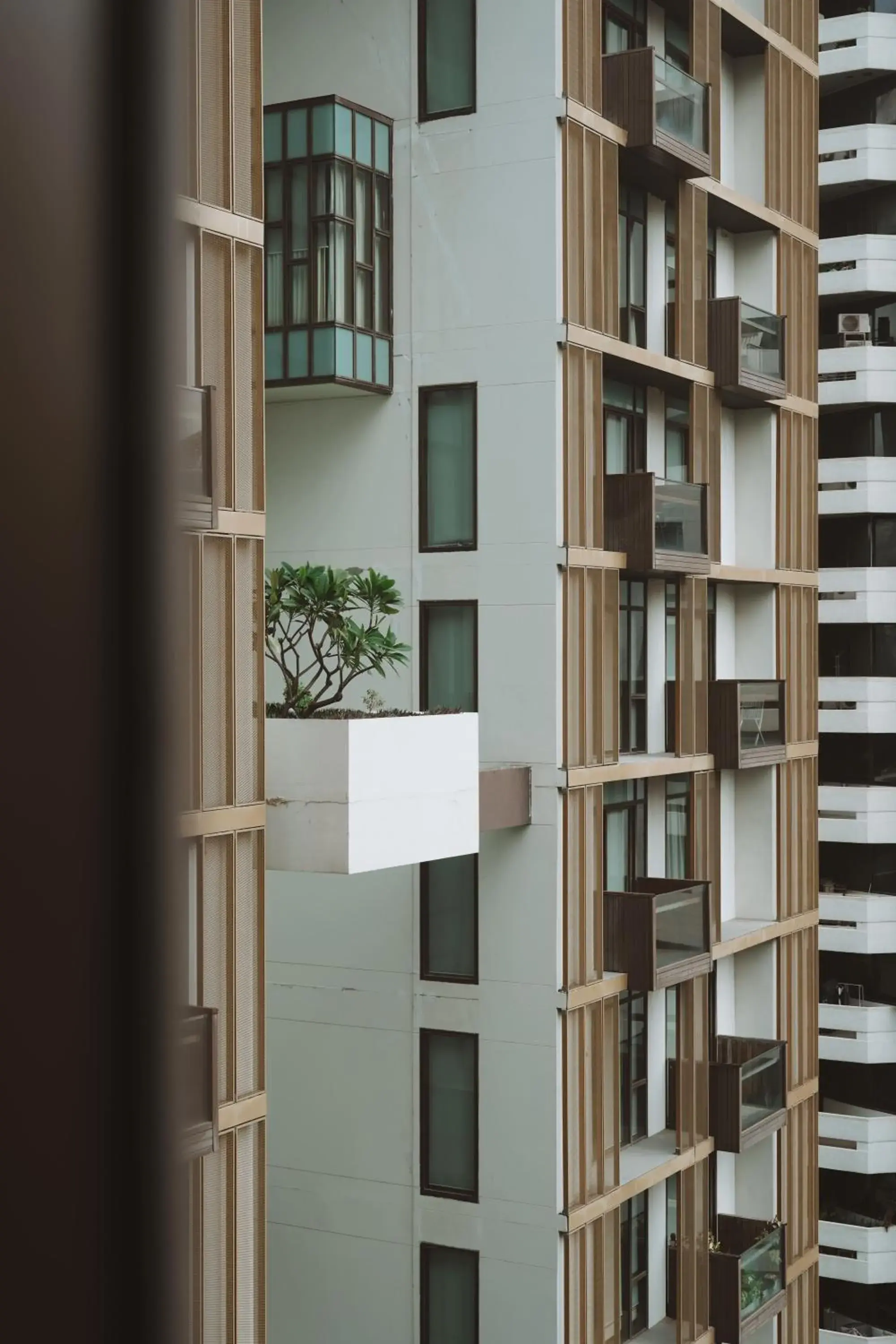 Property building in Hansar Bangkok Hotel Property building in Hansar Bangkok Hotel