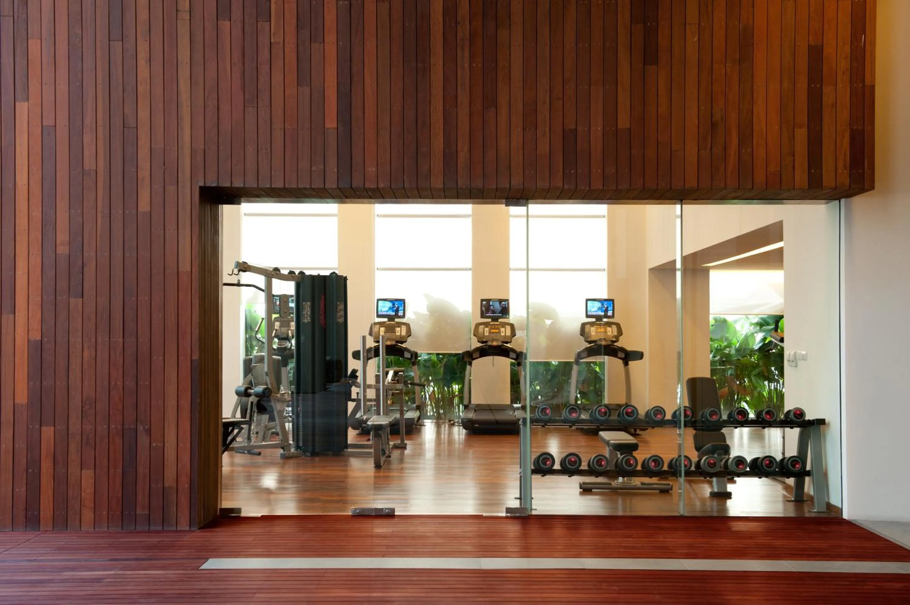 Fitness centre/facilities in Hansar Bangkok Hotel