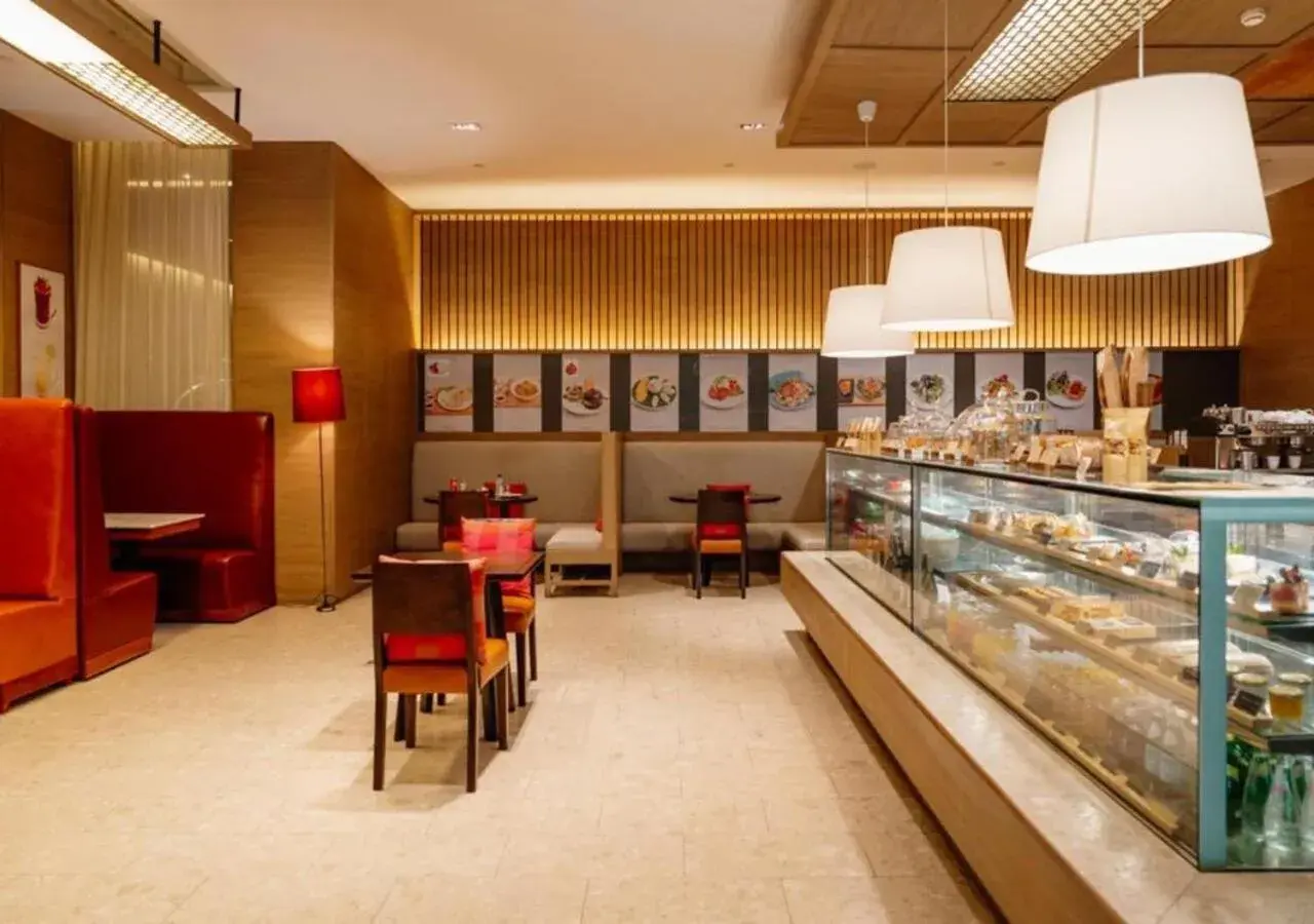 Restaurant/places to eat in Hansar Bangkok Hotel Restaurant/places to eat in Hansar Bangkok Hotel
