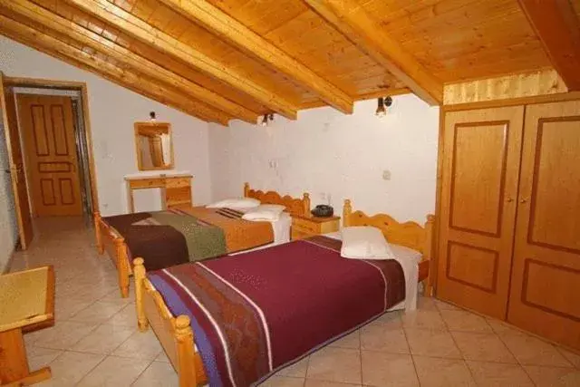 Triple Room in Hotel Orfeas Triple Room in Hotel Orfeas