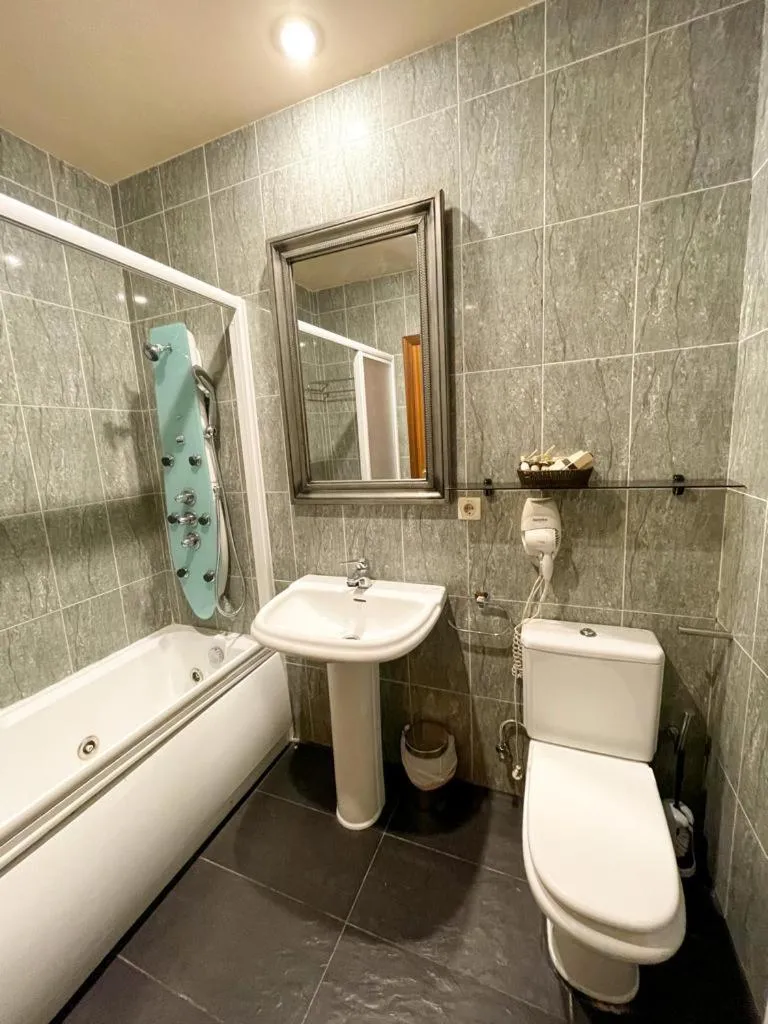 Shower in Hotel Amoretes