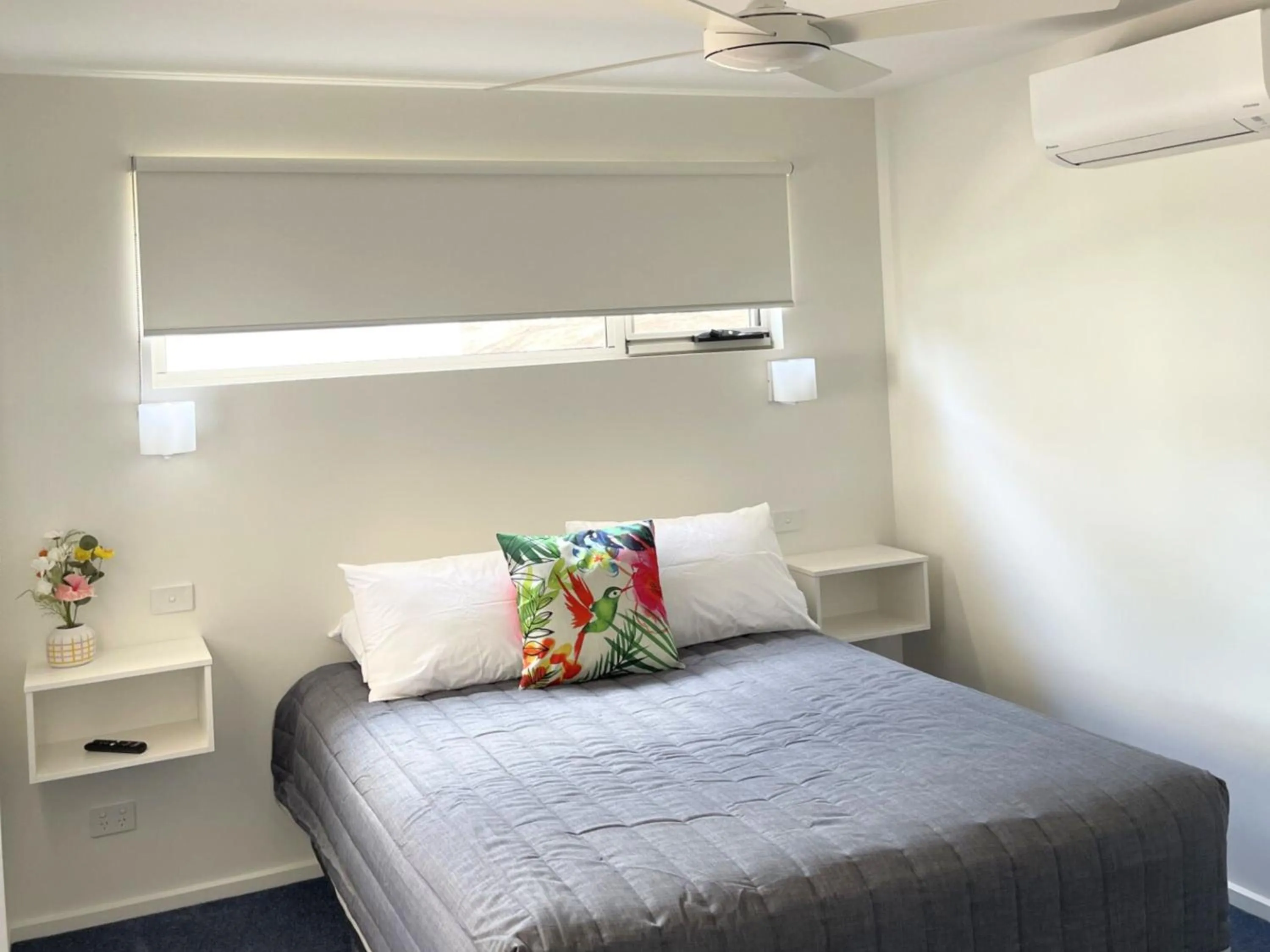 Bedroom, Bed in Blue Lake Holiday Park