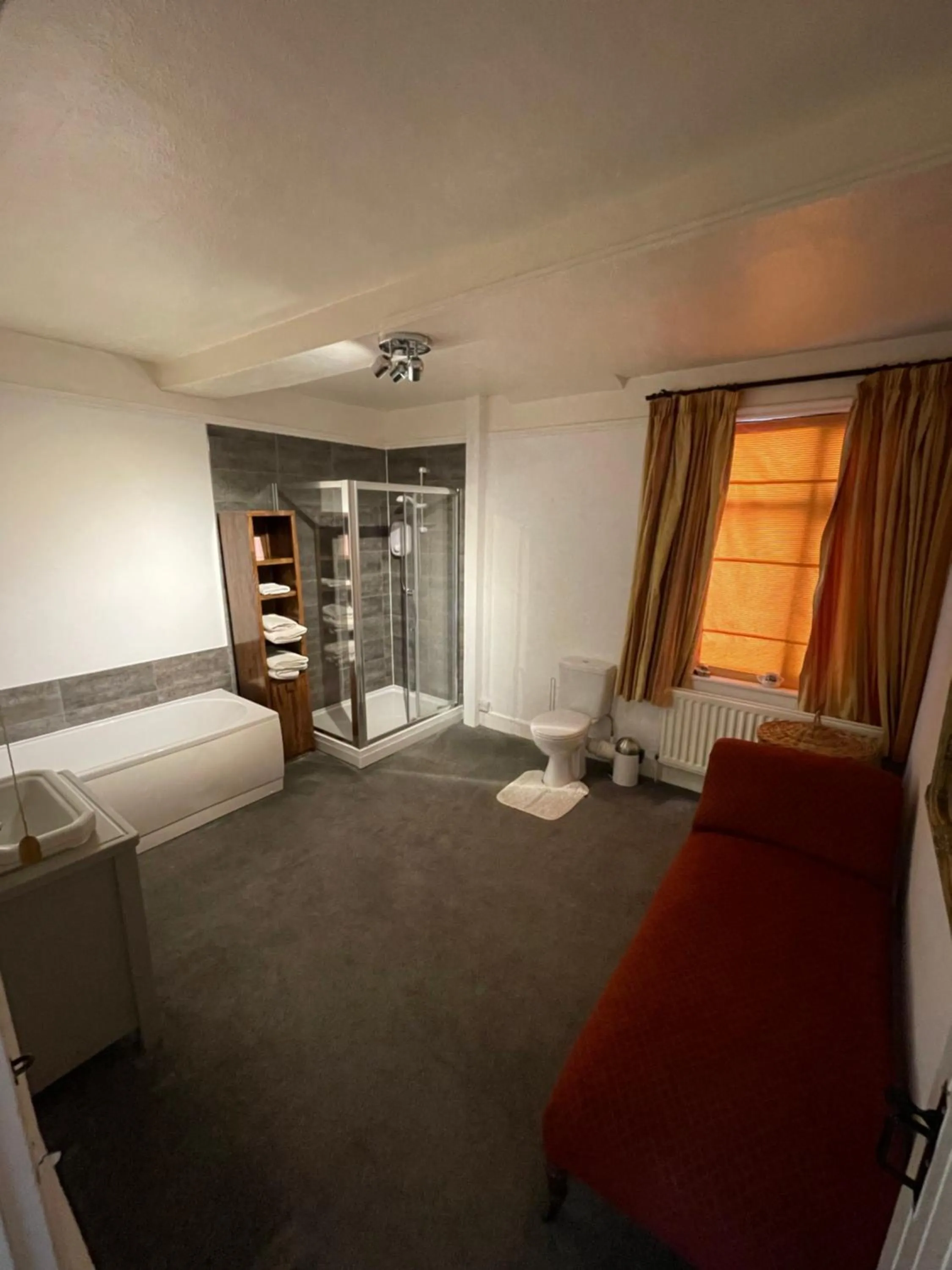 Bathroom, Bed in Abbey Farm Bed And Breakfast