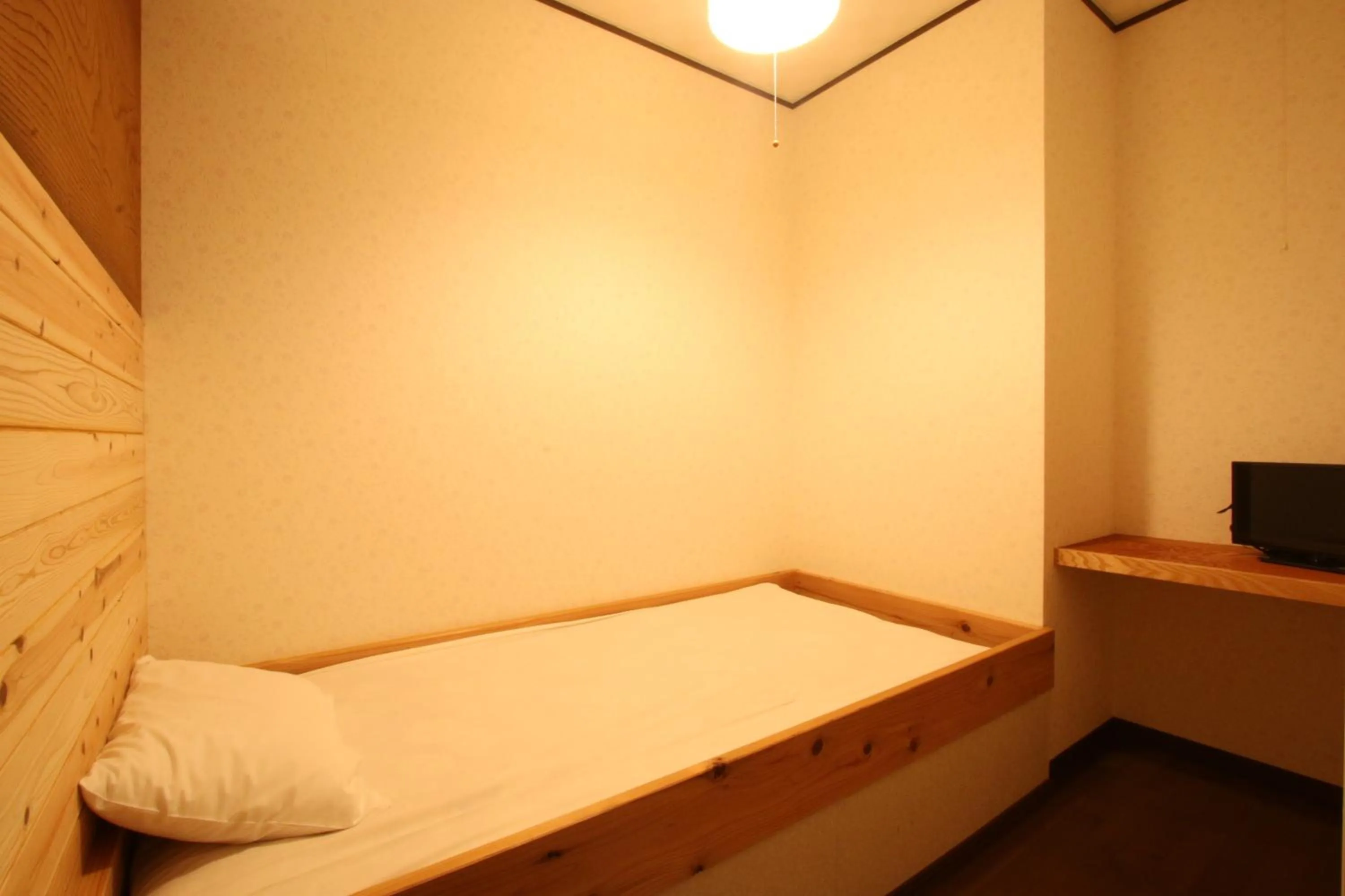 Bed in Ikkyu for Backpackers 19
