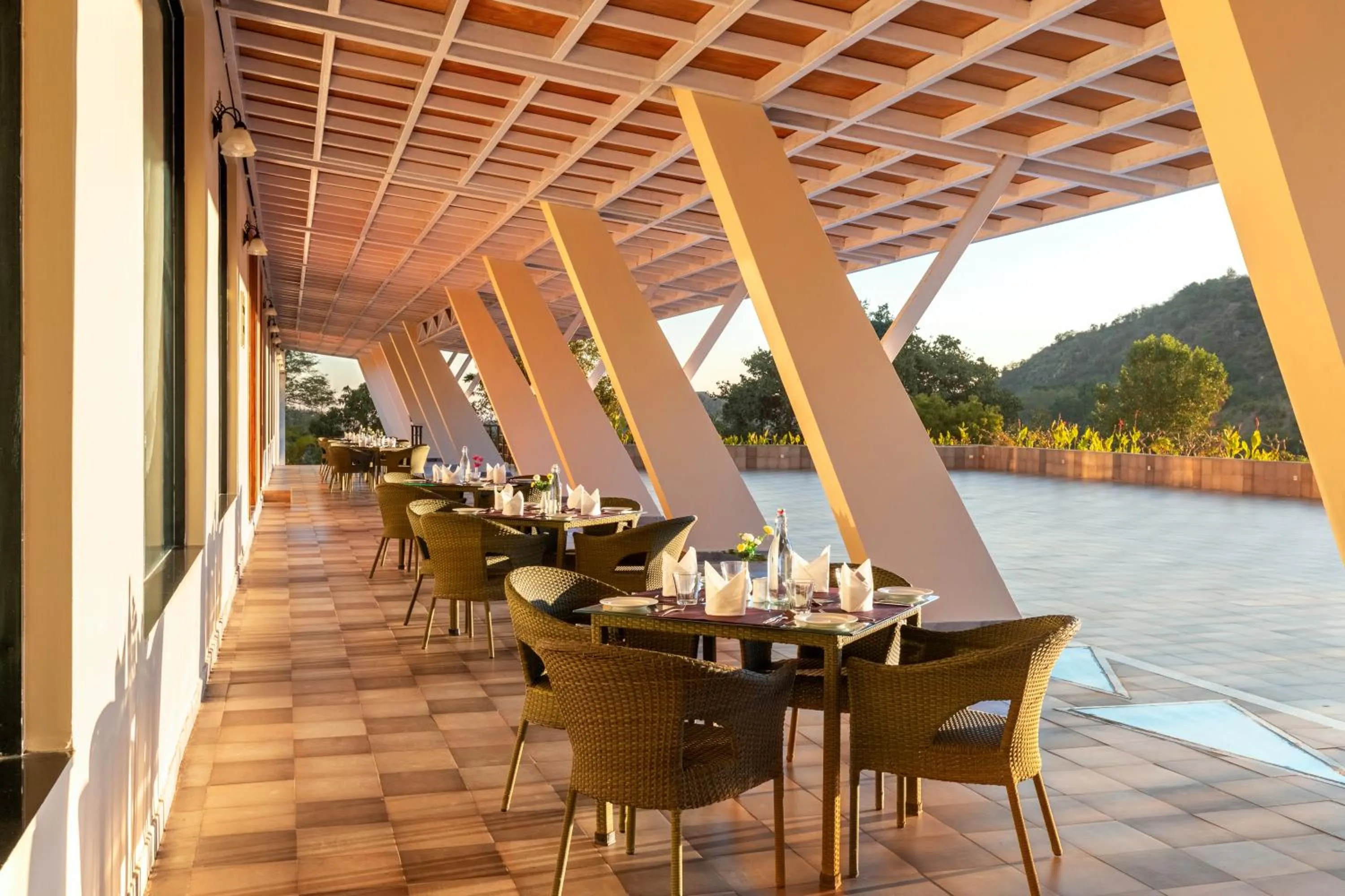 Restaurant/places to eat in Via Lakhela Resort & Spa