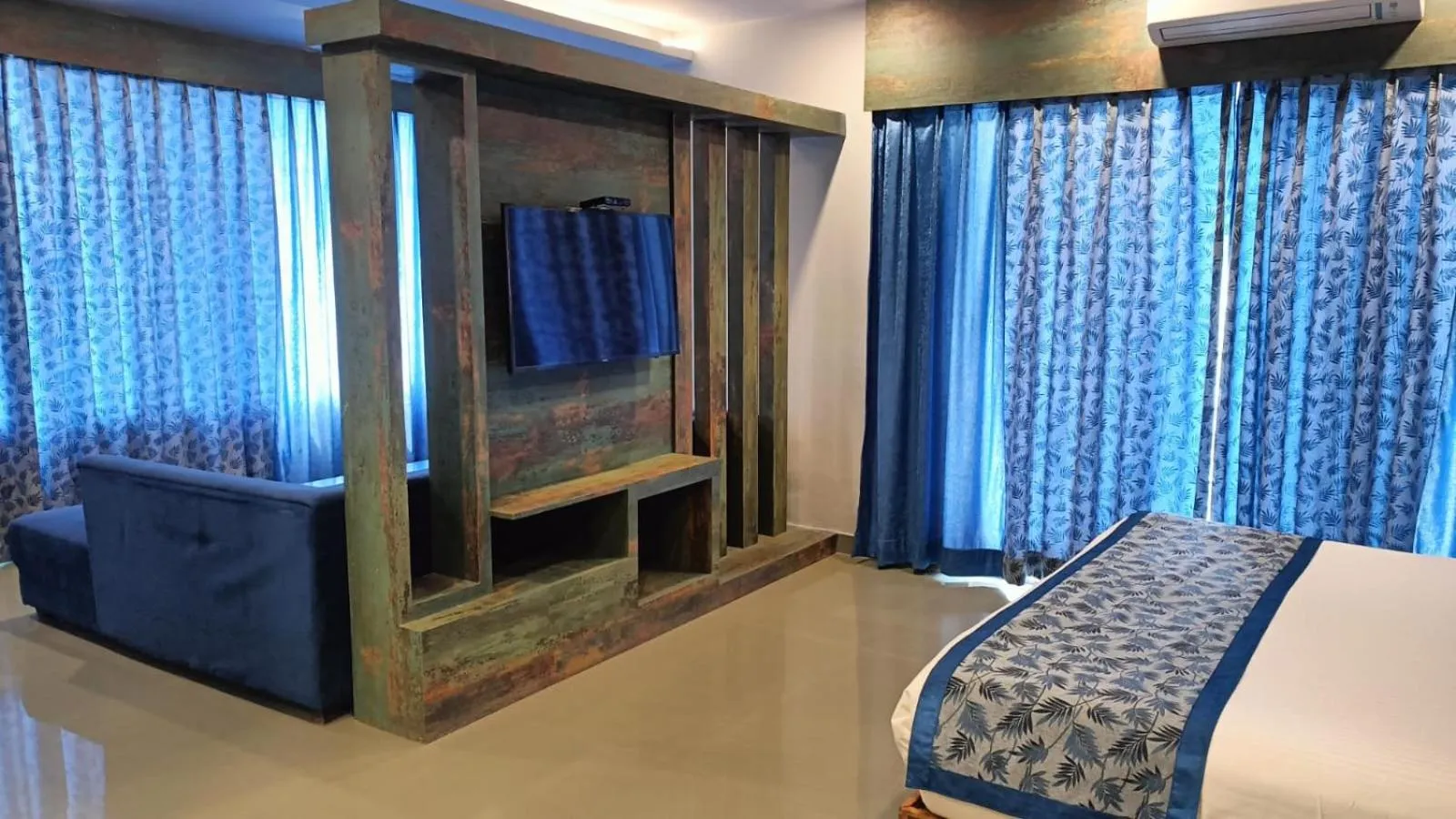 Bed in Via Lakhela Resort & Spa