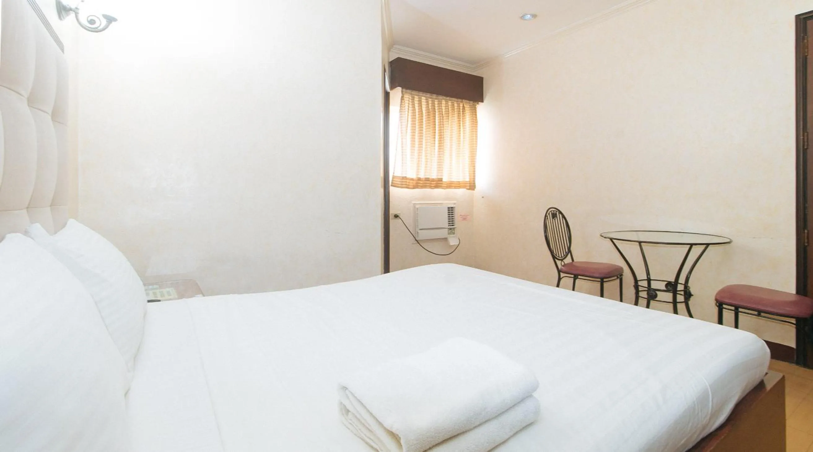 Photo of the whole room, Bed in Bliss Hotel Dau