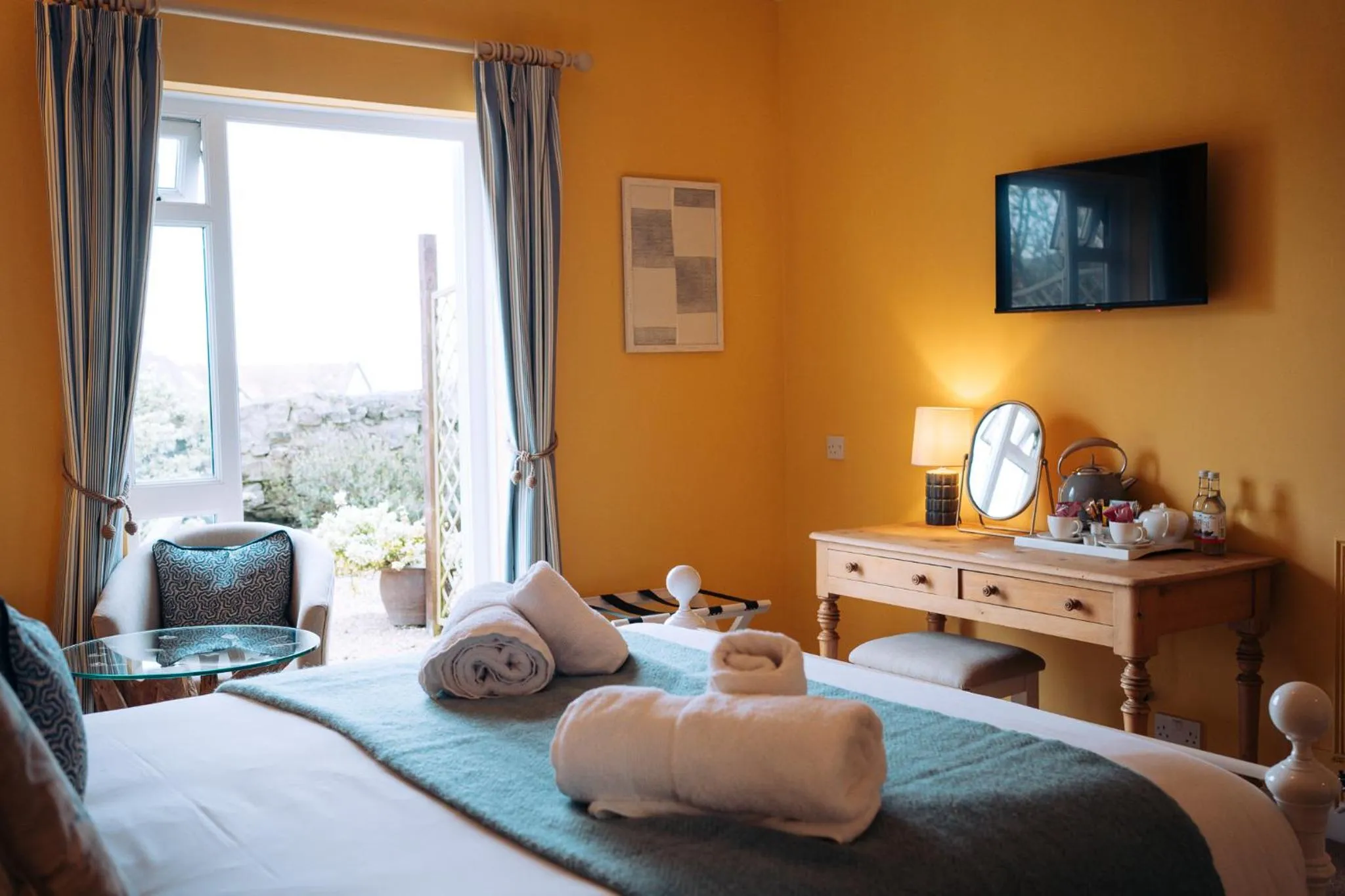 Bedroom, Bed in The Royal Lion Hotel