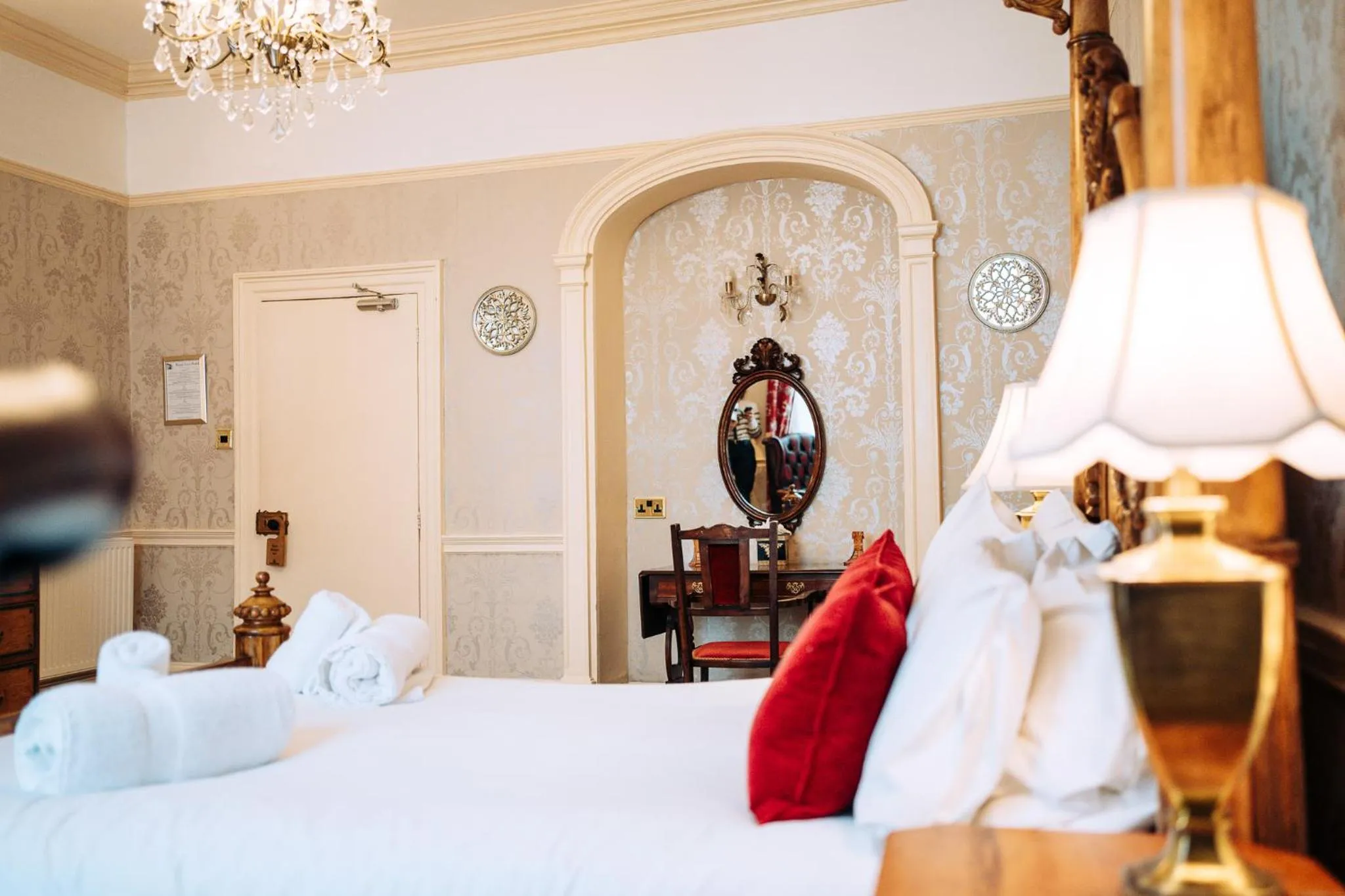 Bedroom, Bed in The Royal Lion Hotel