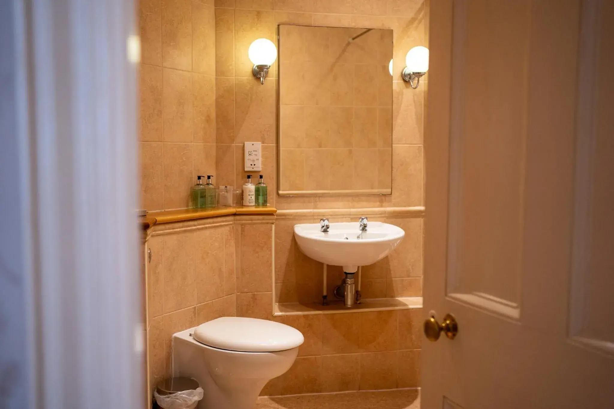 Comfy Twin in The Royal Lion Hotel Comfy Twin in The Royal Lion Hotel