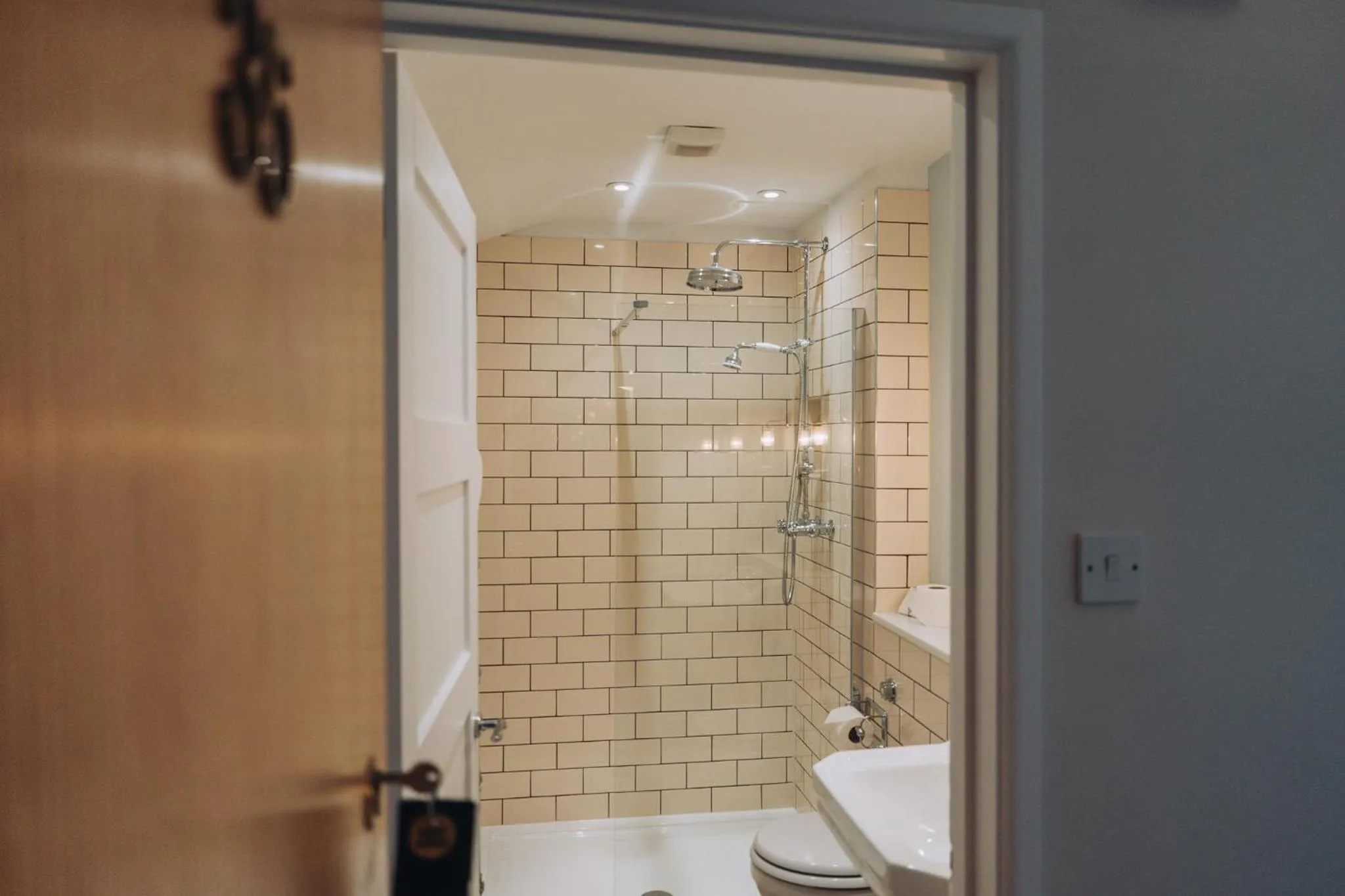 Shower in The Royal Lion Hotel