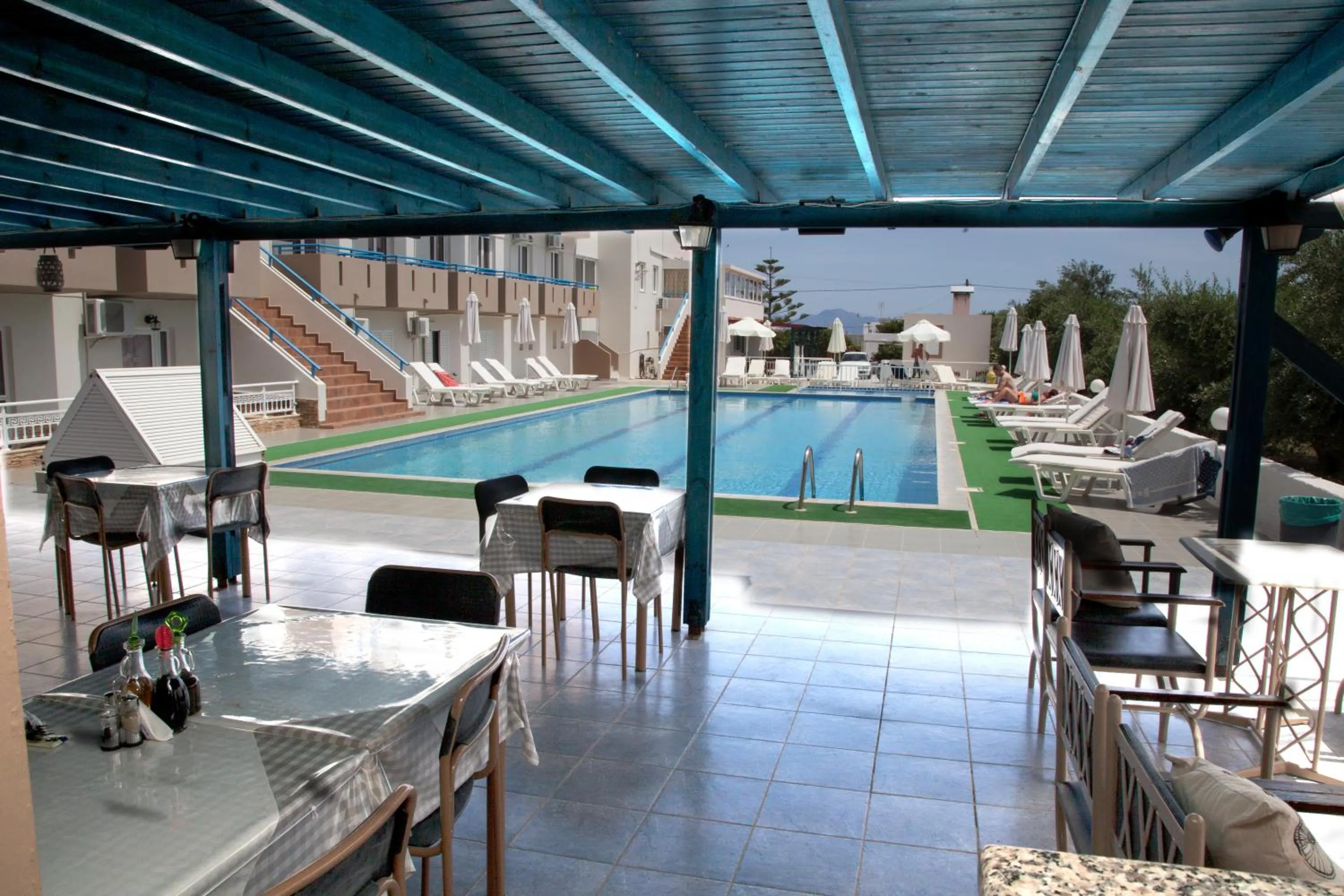 Restaurant/places to eat in Hotel Athinoula