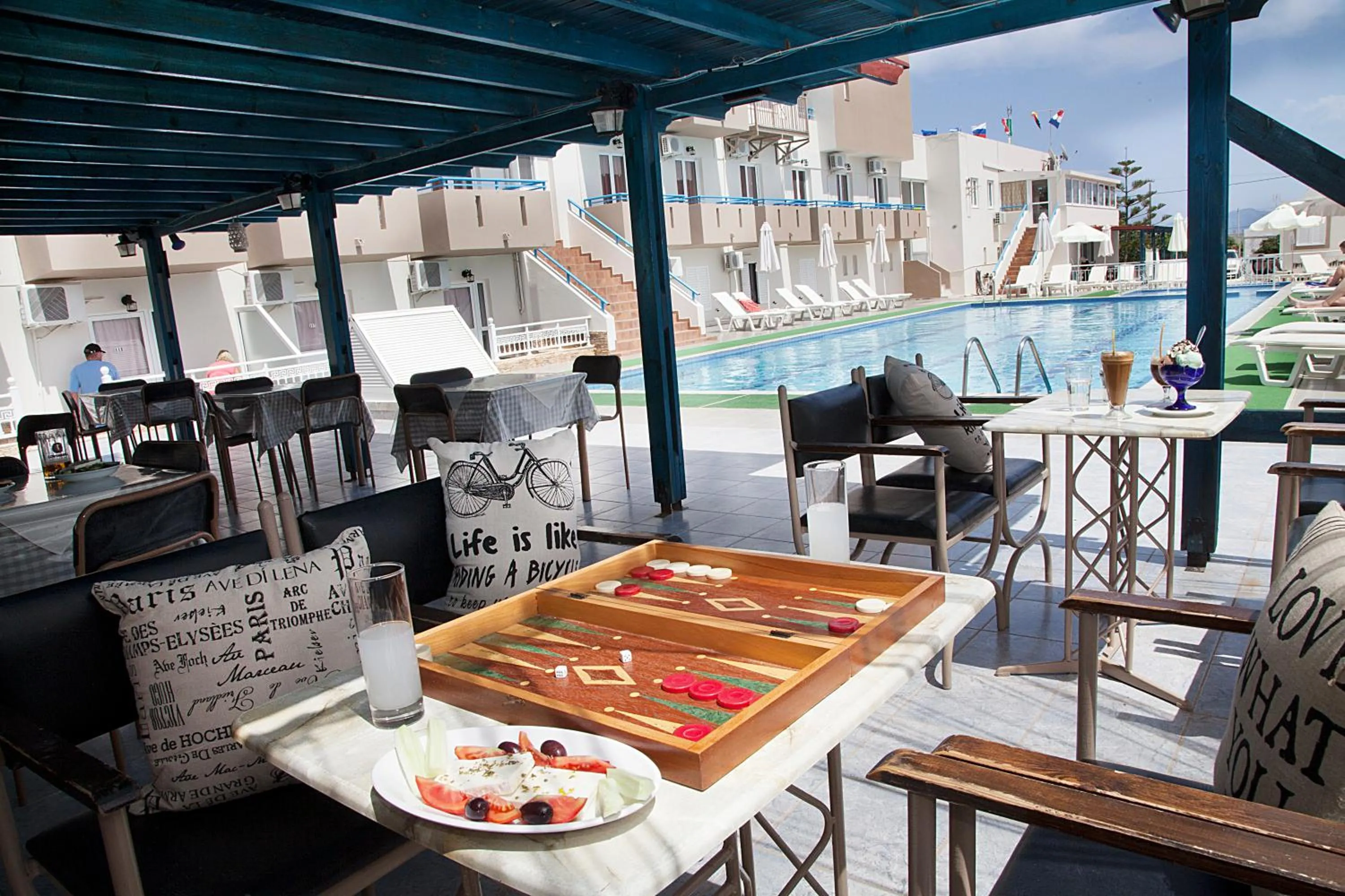 Restaurant/places to eat in Hotel Athinoula