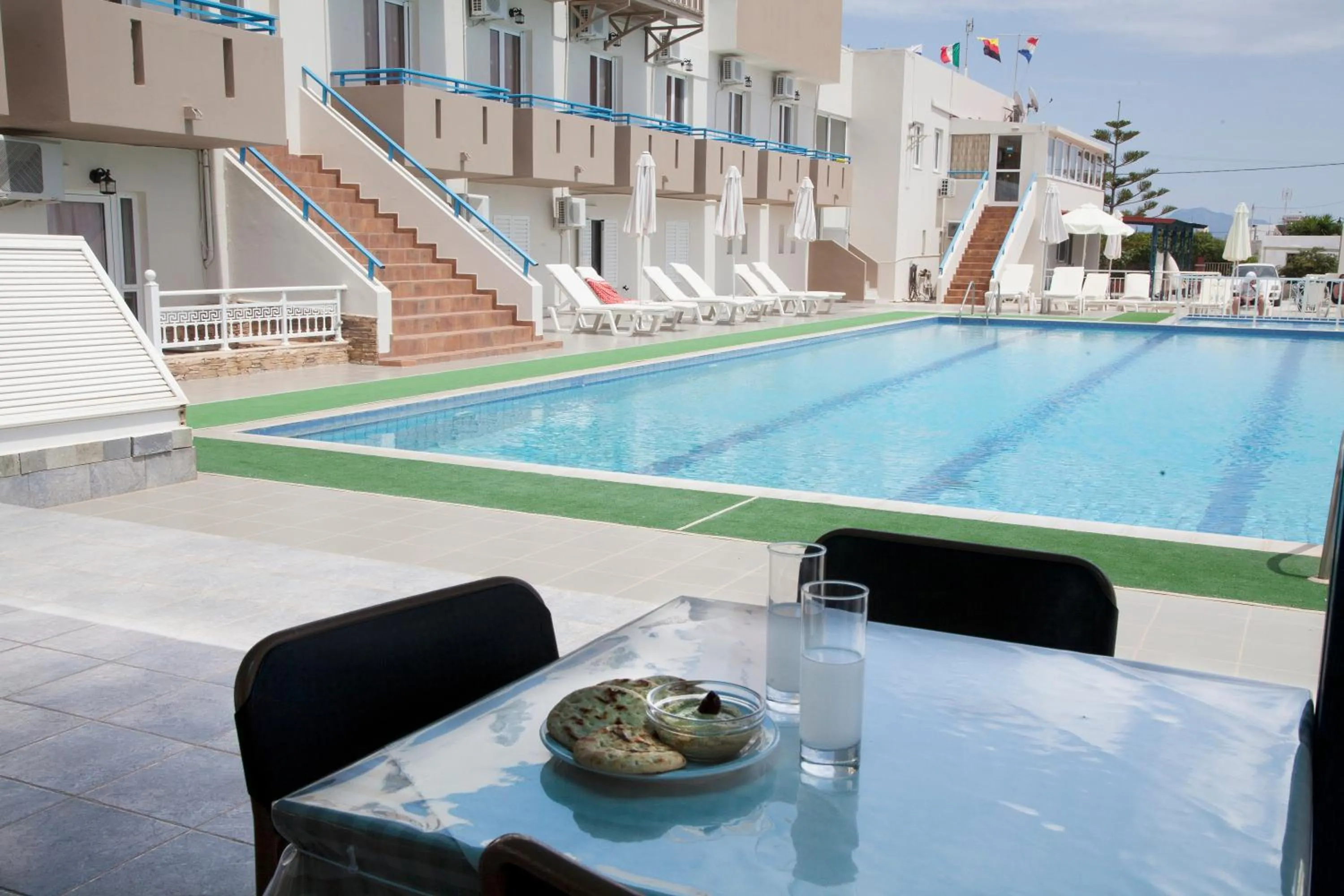 Restaurant/places to eat in Hotel Athinoula