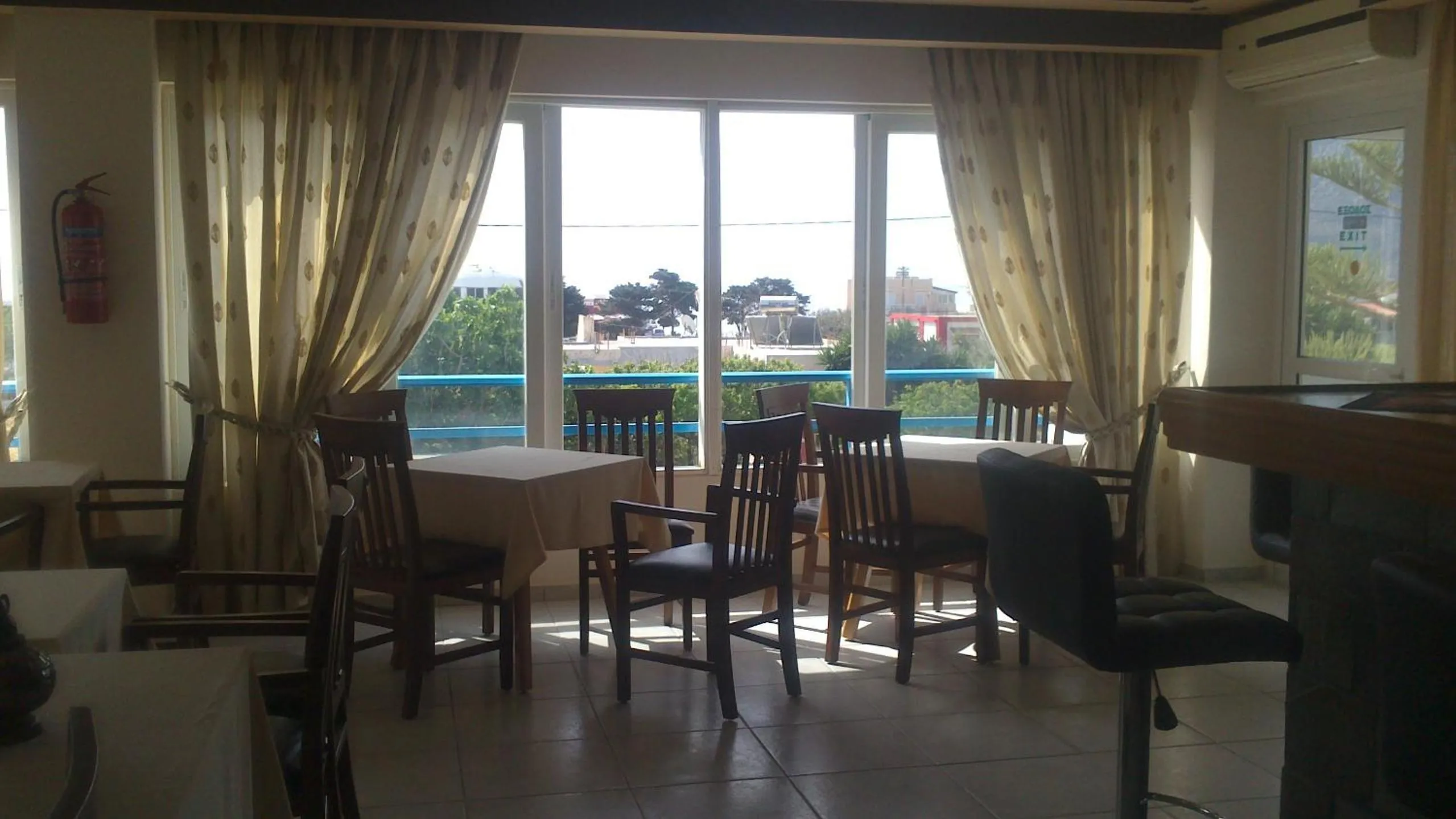 Restaurant/places to eat in Hotel Athinoula