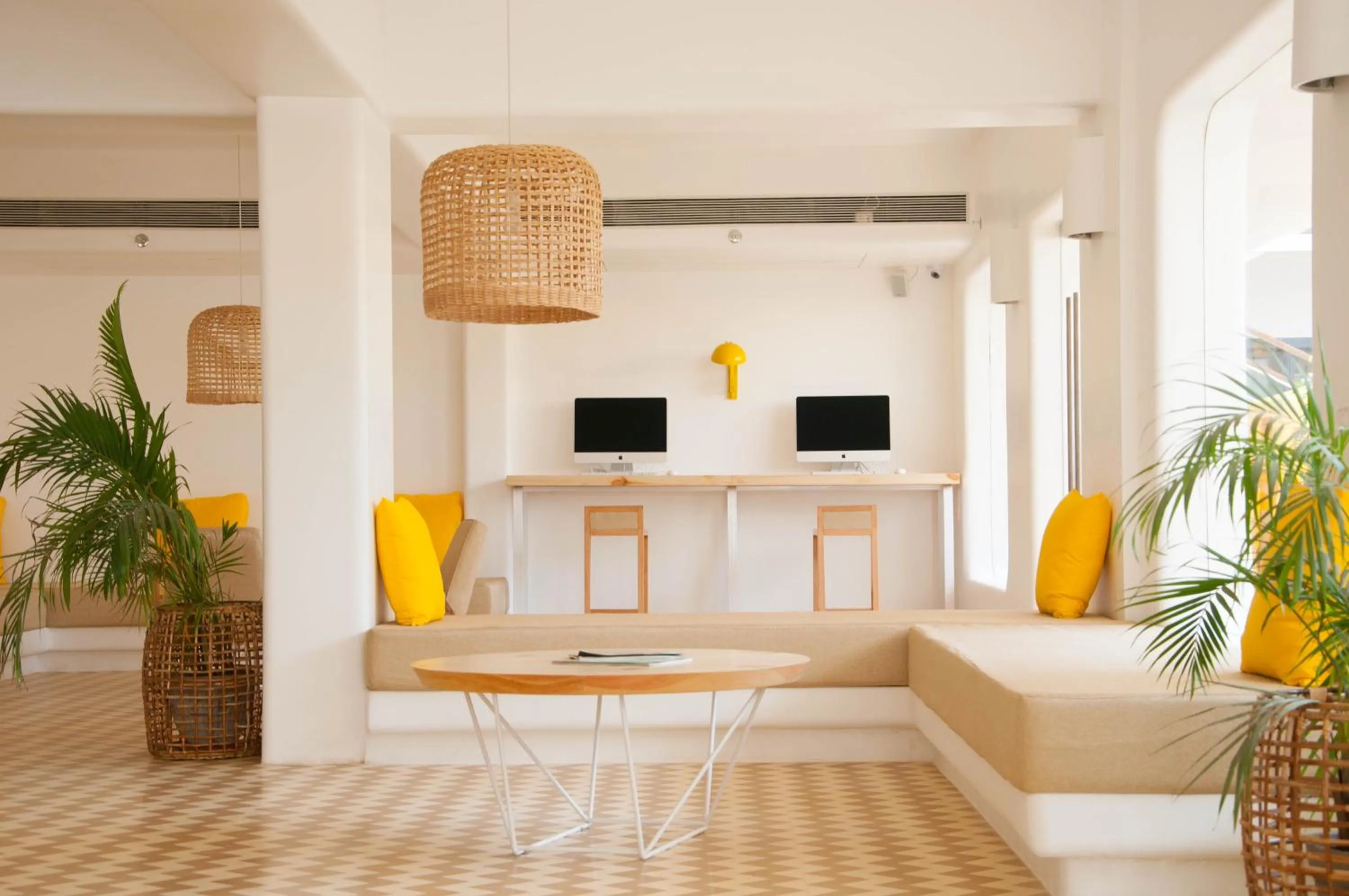 Lobby or reception in BloomSuites l Calangute