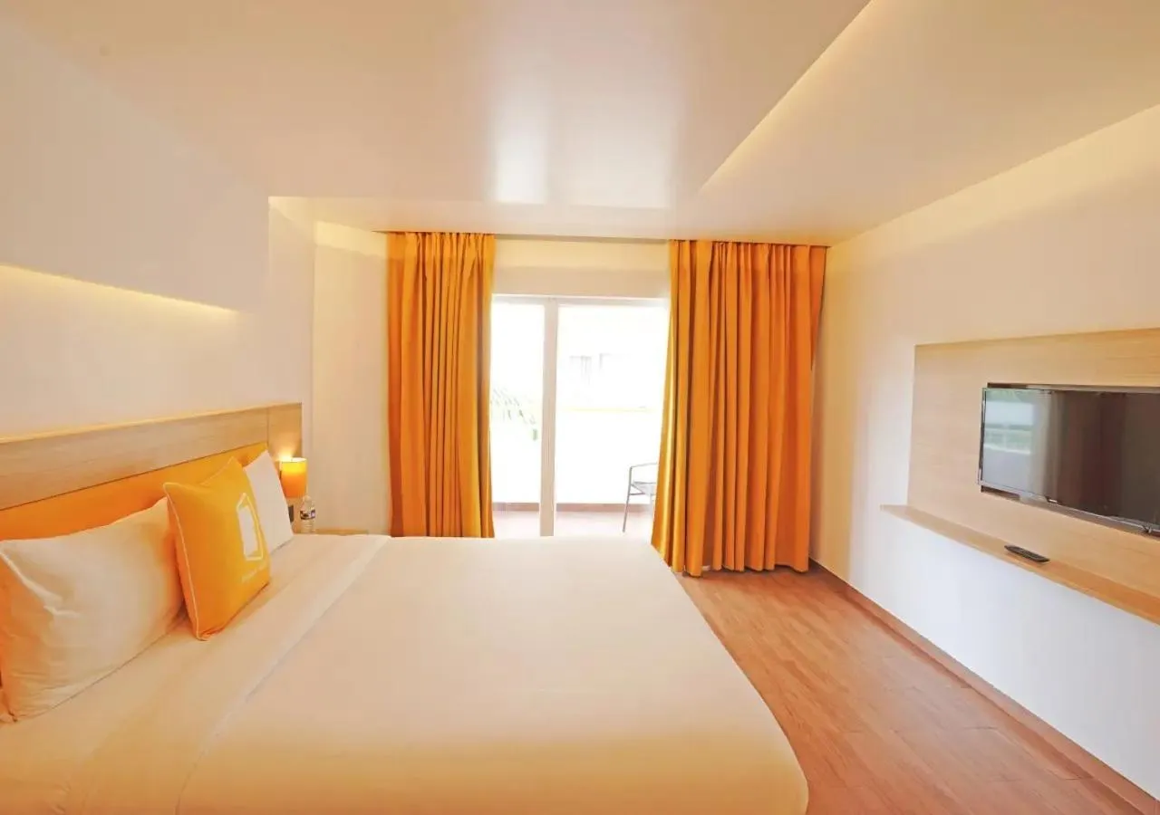 TV and multimedia, Bed in BloomSuites l Calangute