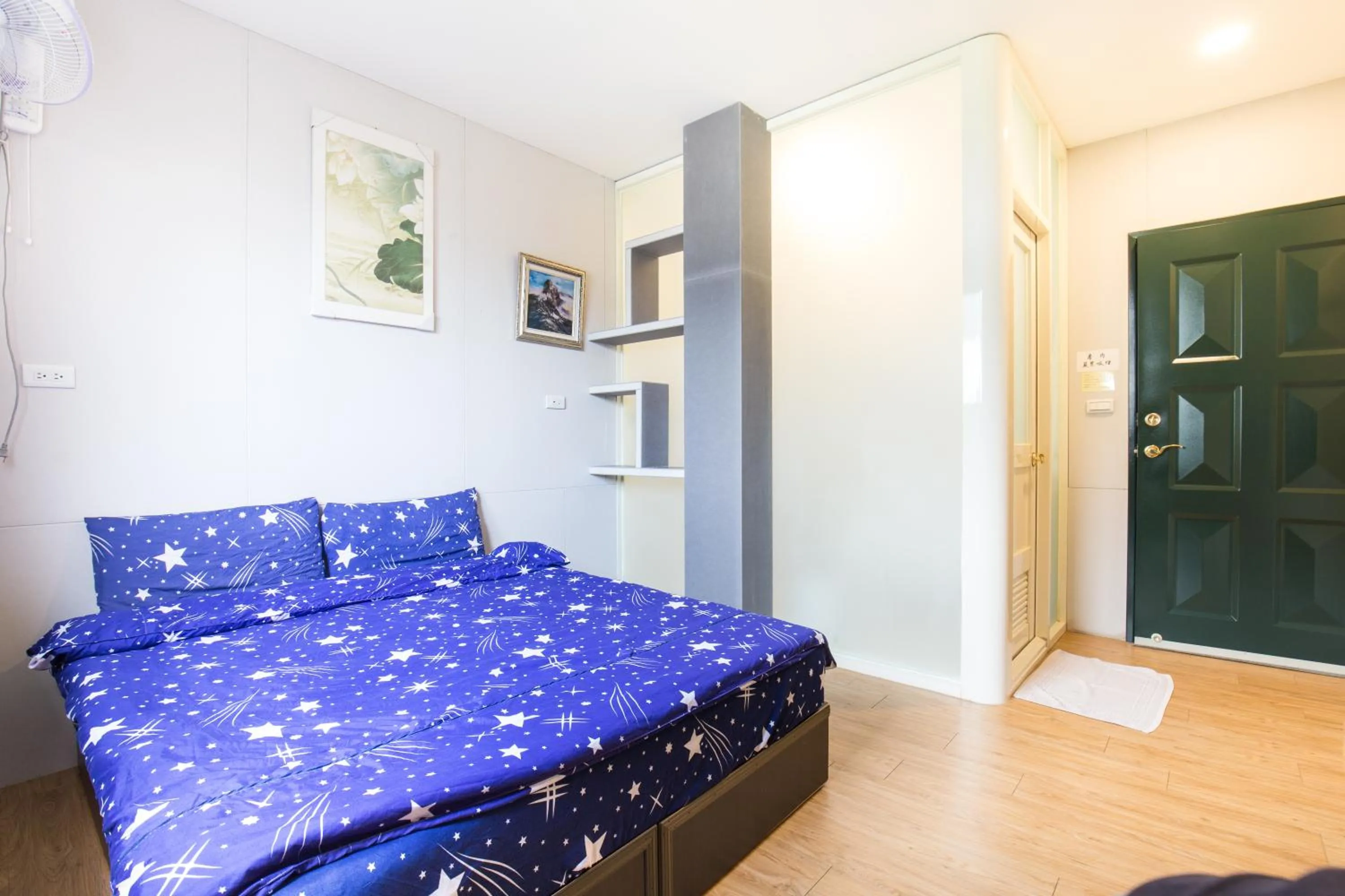 Exquisite Double Room with Private Bathroom in Song Hua Ju B&B