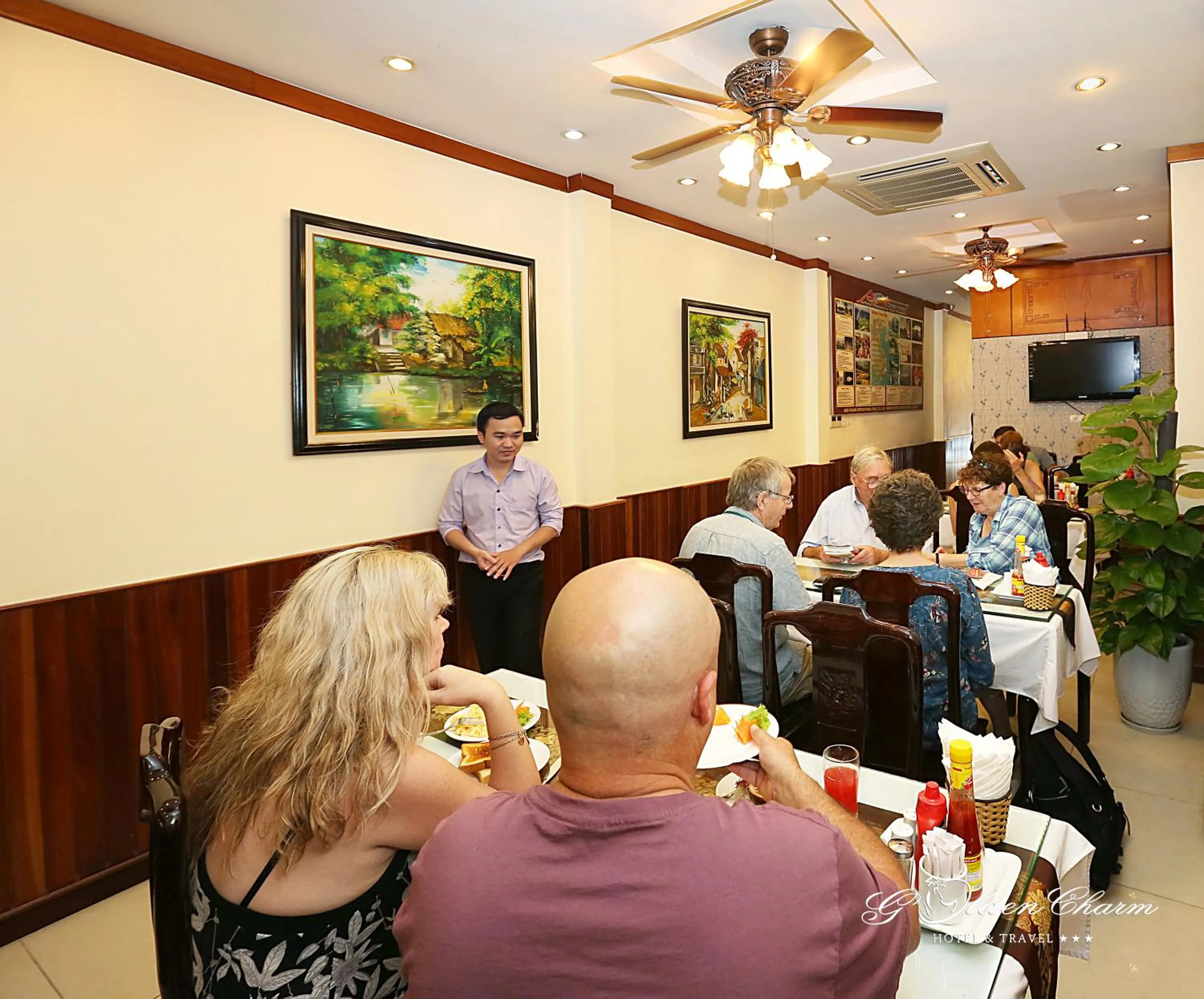 Restaurant/places to eat in Hanoi Golden Charm Hotel