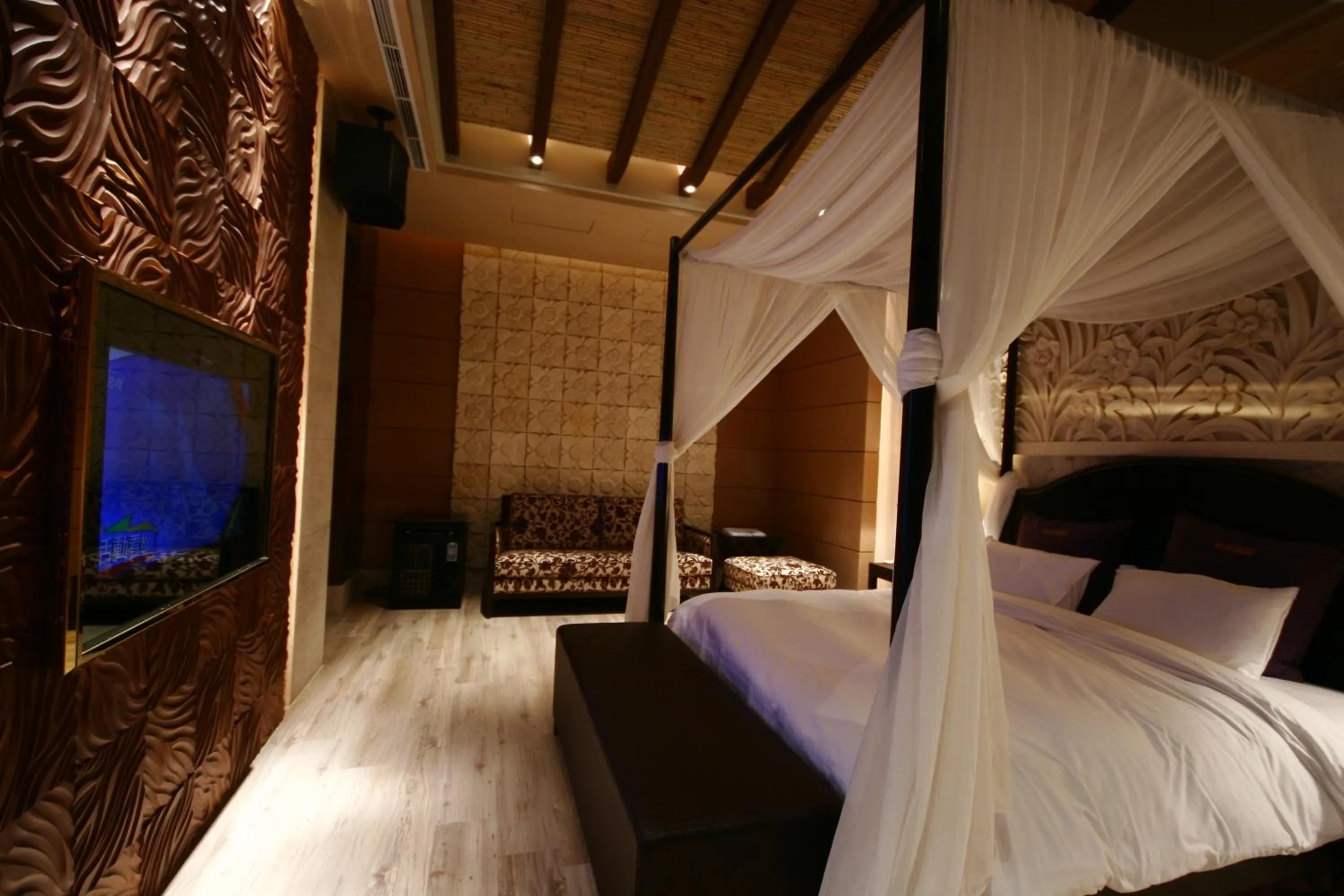 Bed in The Yorker Deluxe Motel