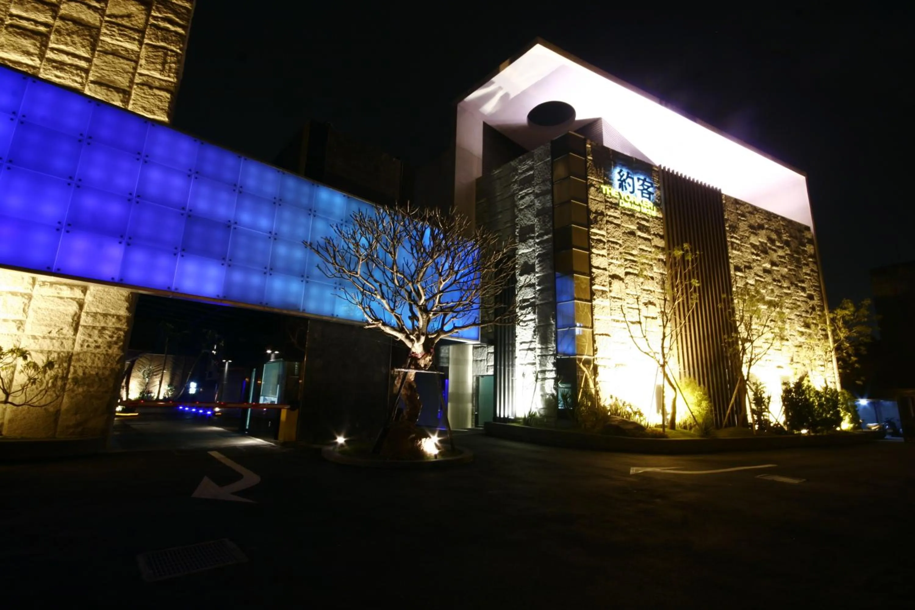 Property building in The Yorker Deluxe Motel