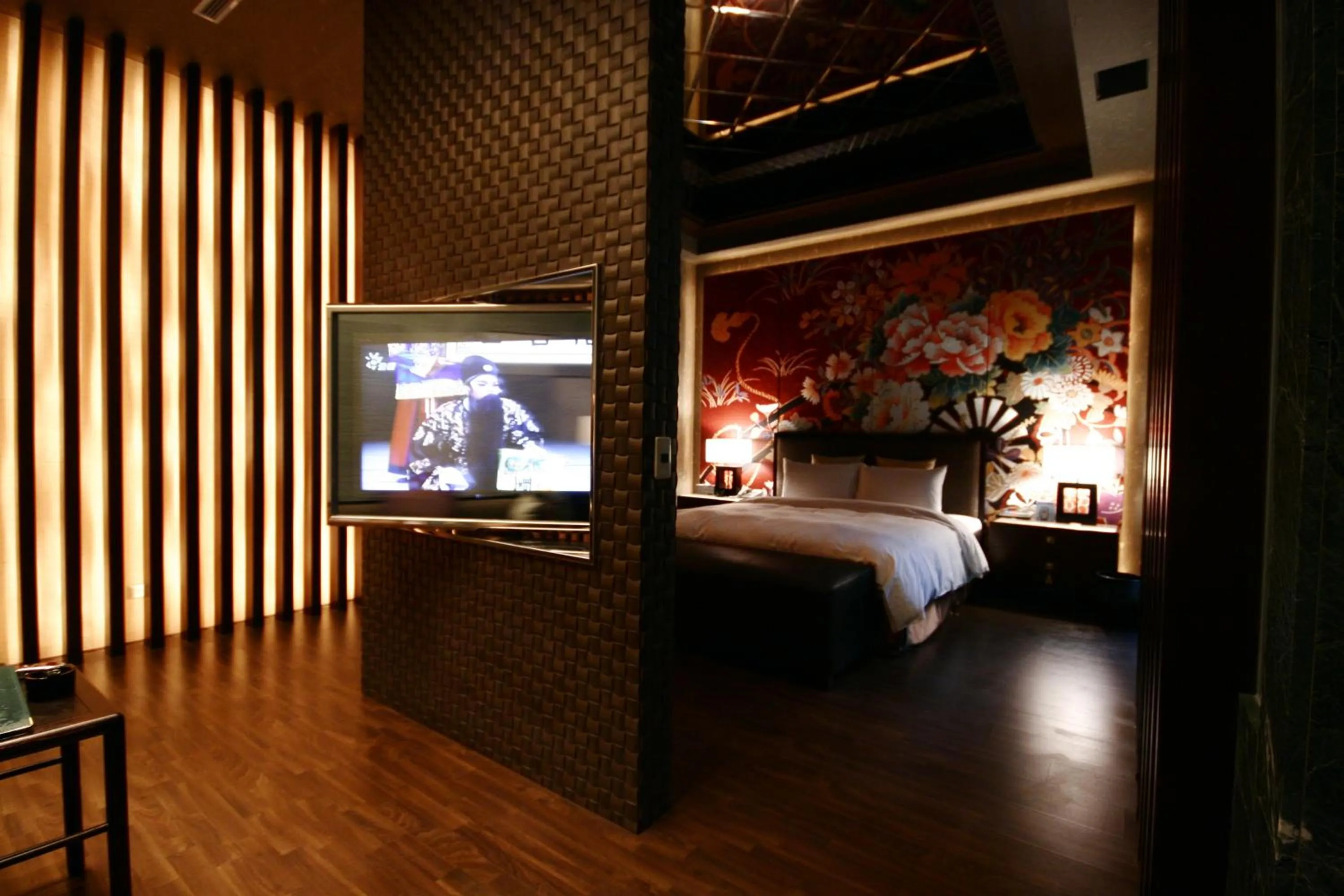 Bed in The Yorker Deluxe Motel