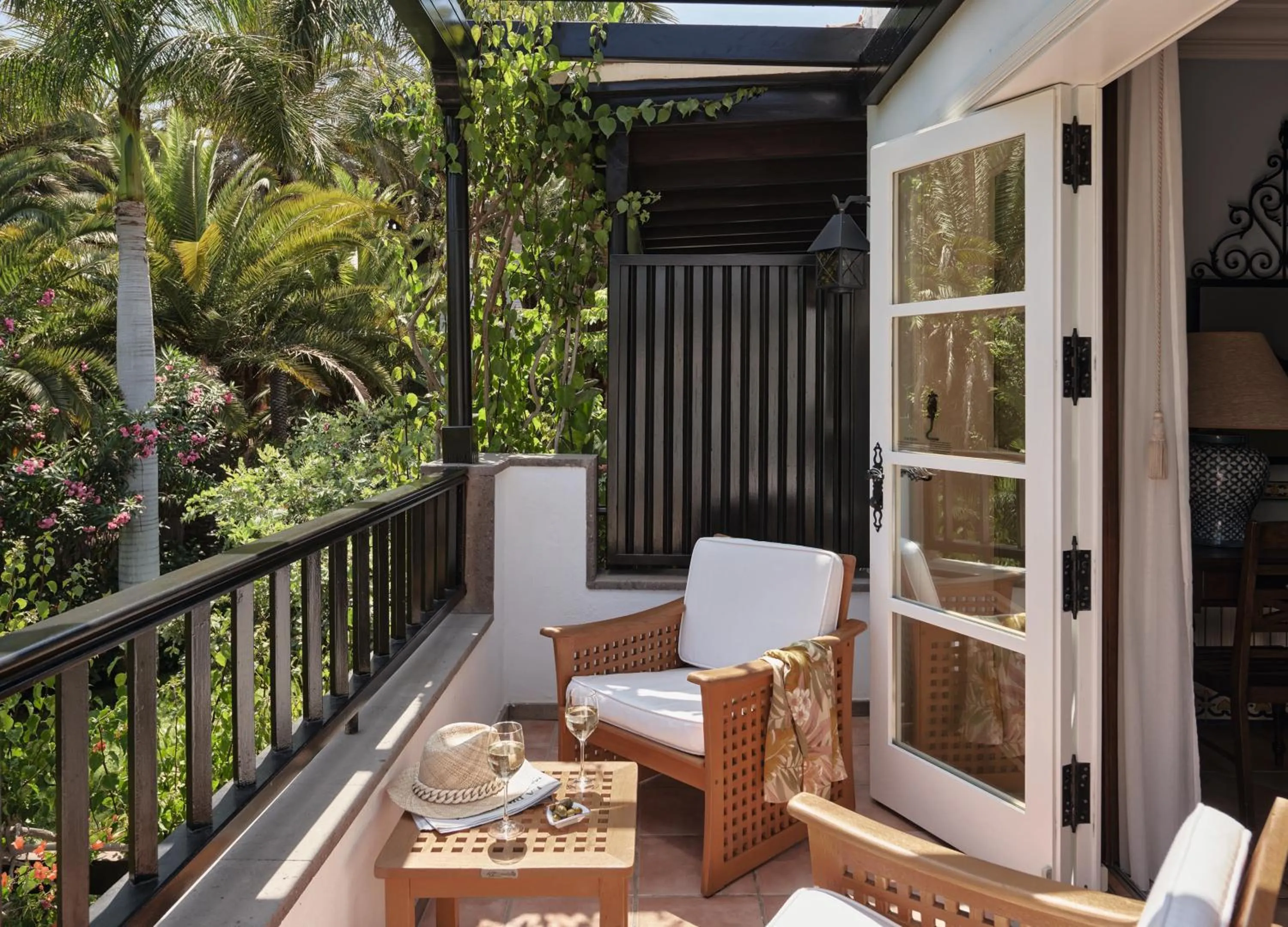 Garden in Seaside Grand Hotel Residencia - Gran Lujo