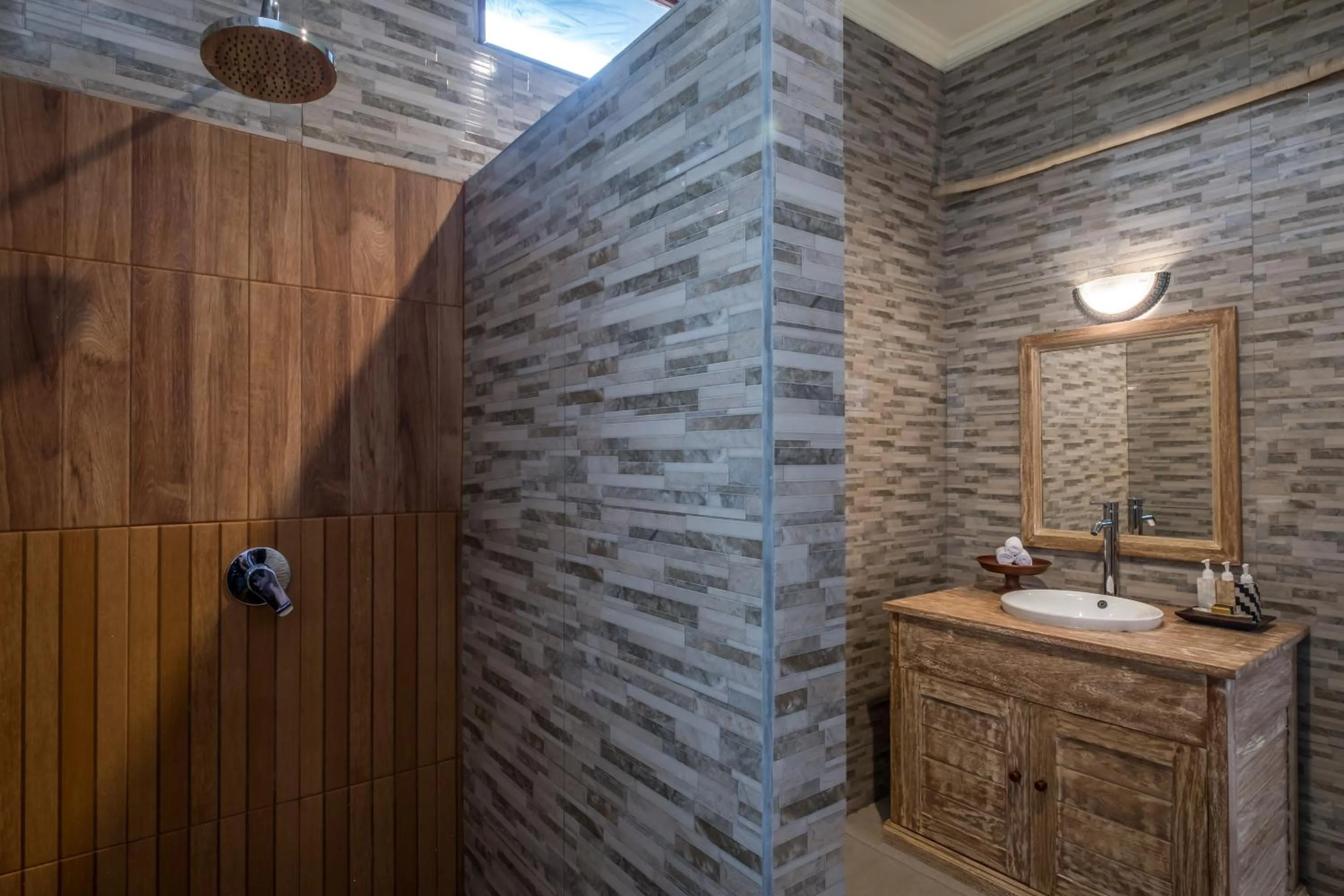 Toilet in Puri Astina Villa