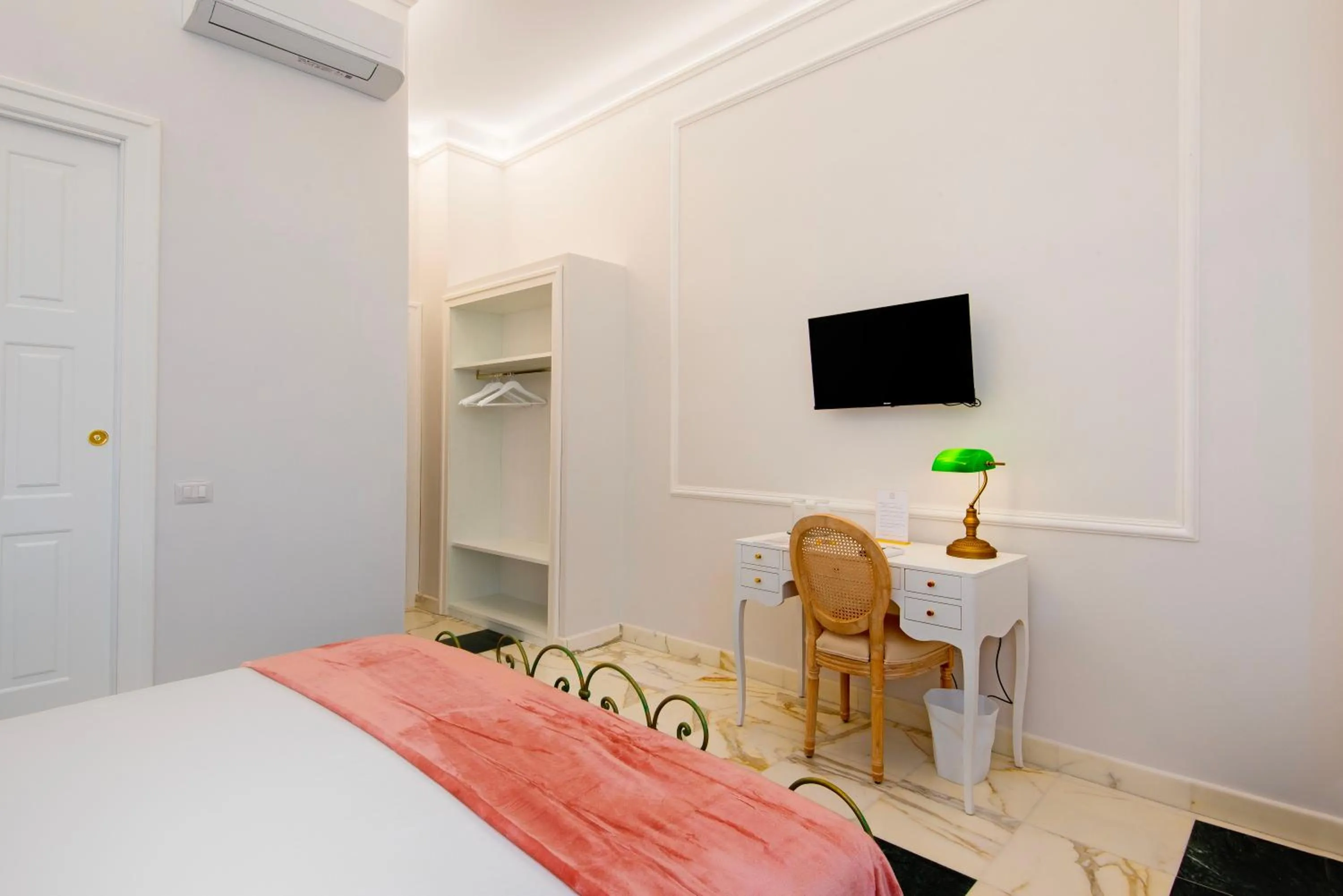 furniture, Bed in Residenza Borbonica